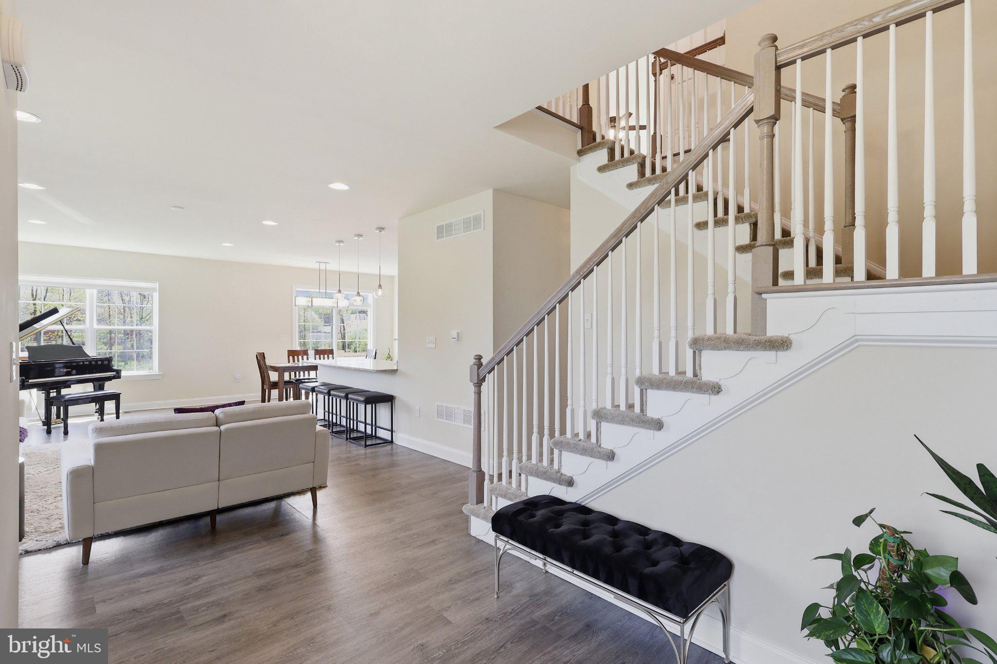 MAINLAND POINTE 1 - Residential