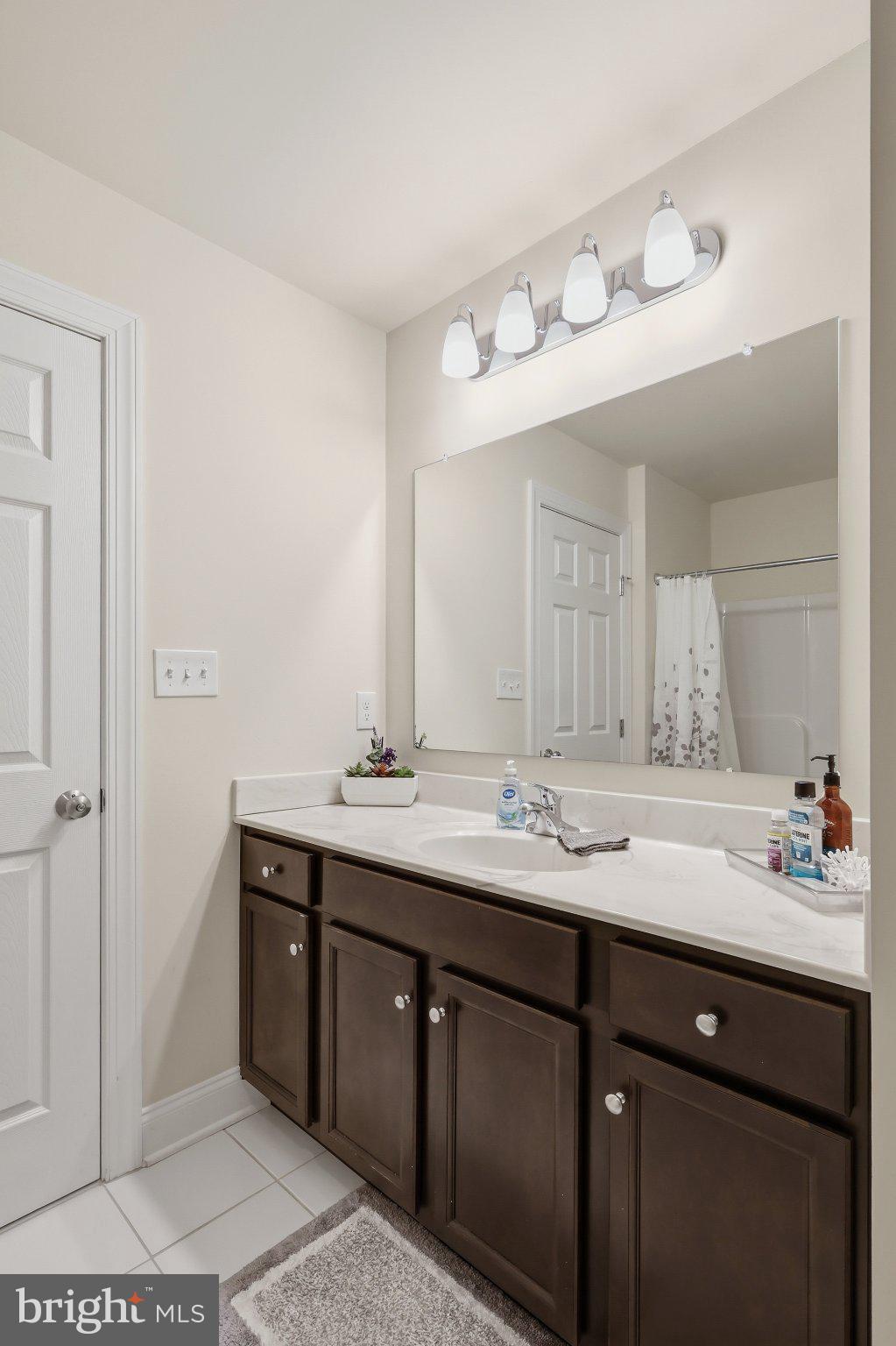 MAINLAND POINTE 1 - Residential