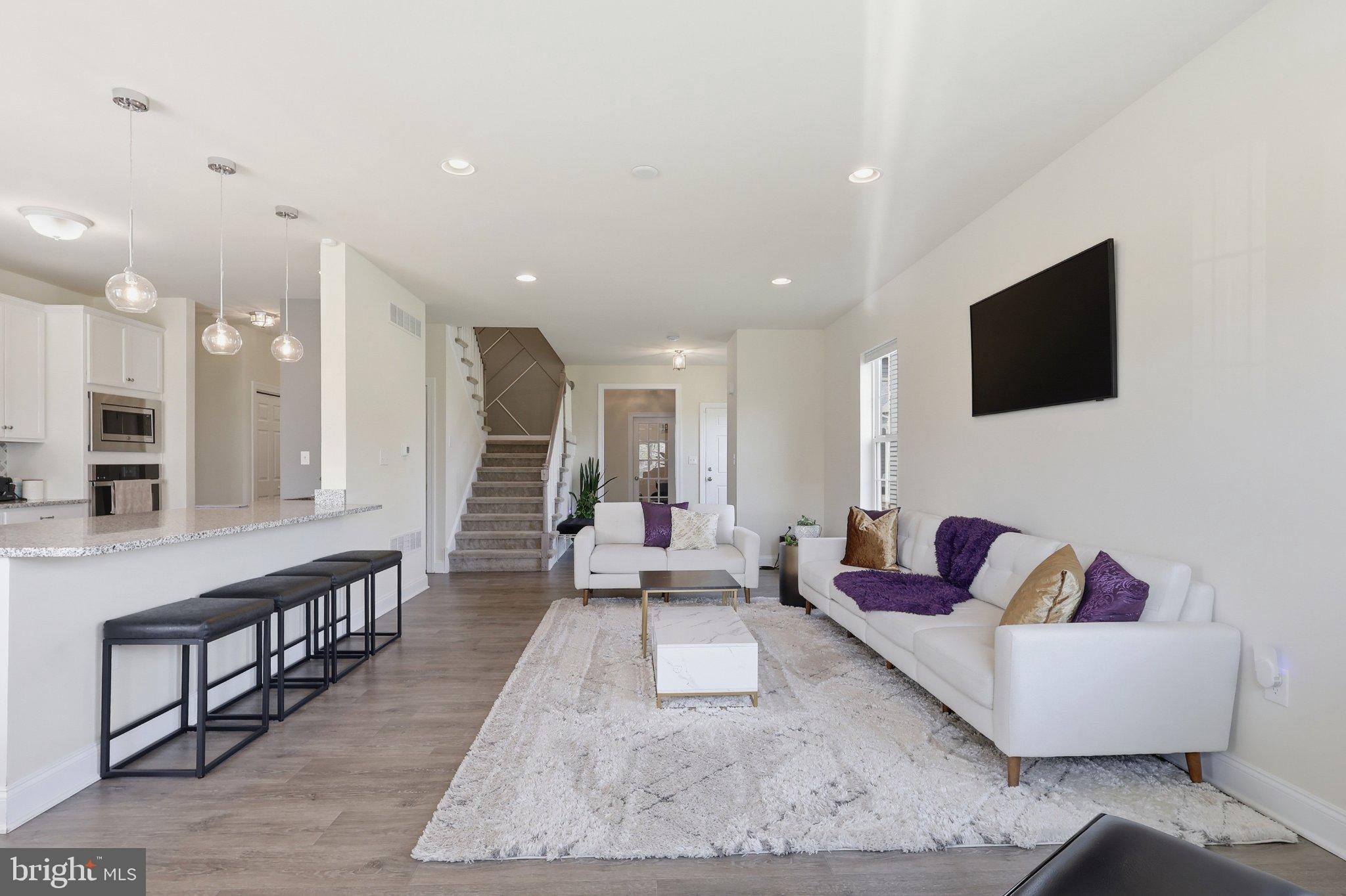 MAINLAND POINTE 1 - Residential