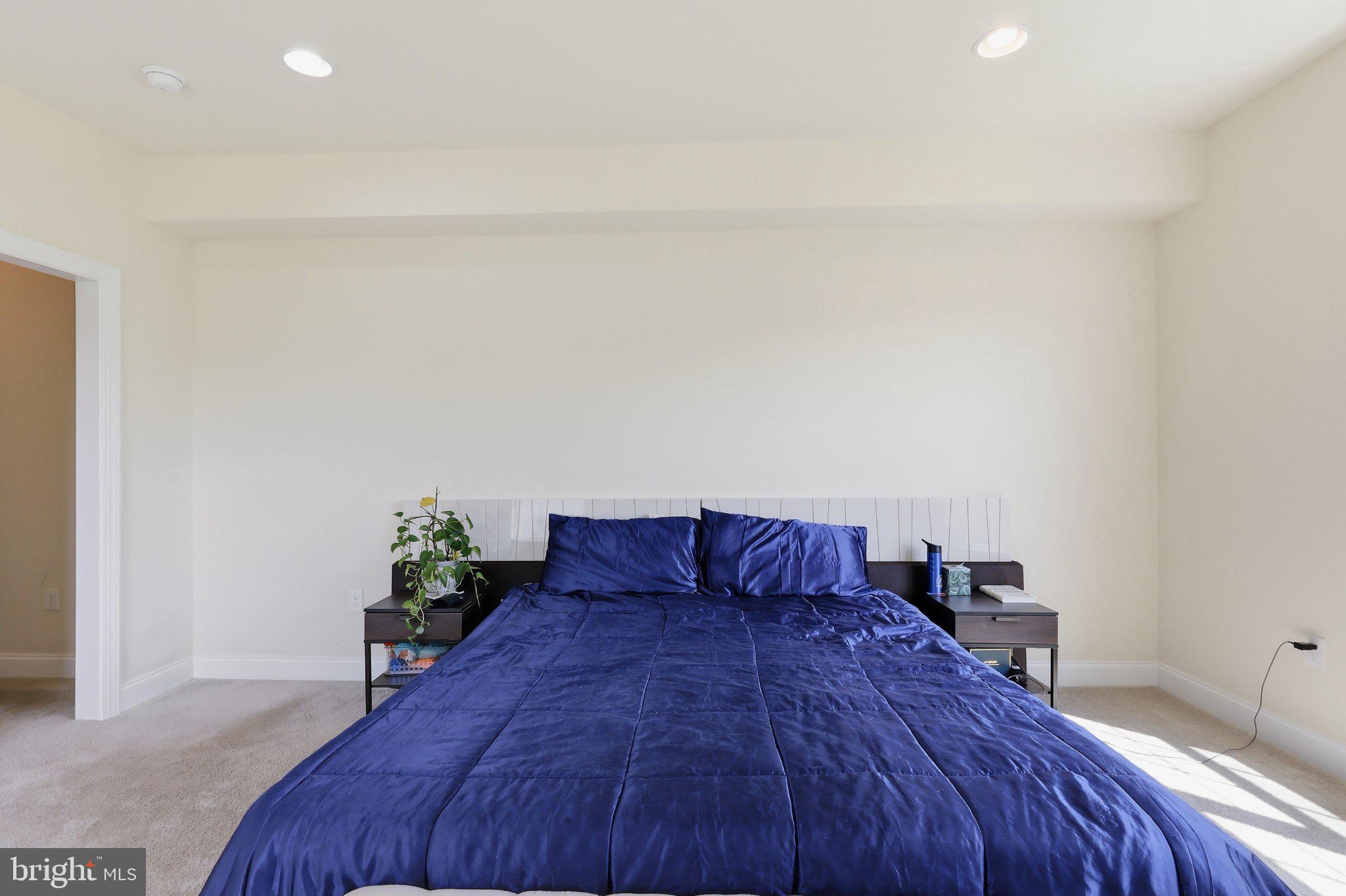 MAINLAND POINTE 1 - Residential