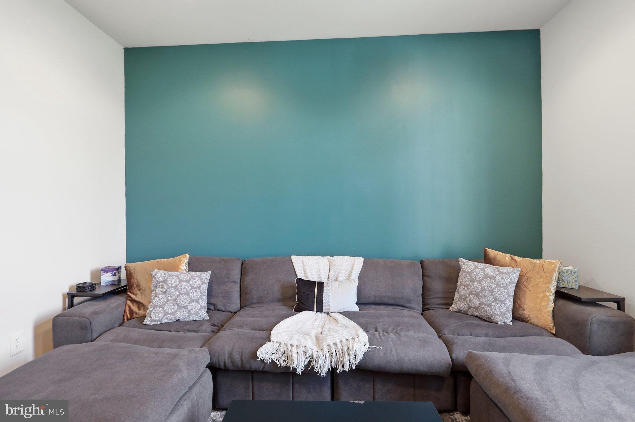 MAINLAND POINTE 1 - Residential