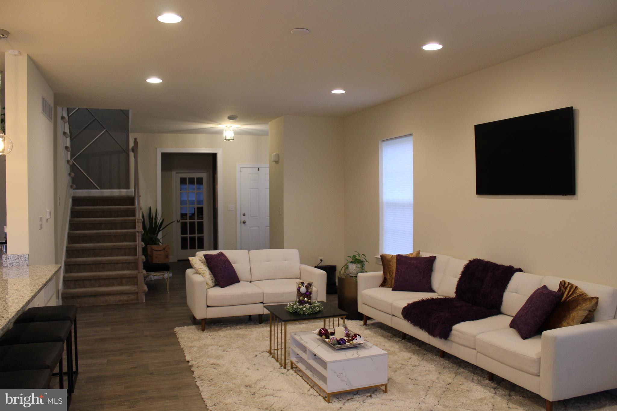 MAINLAND POINTE 1 - Residential