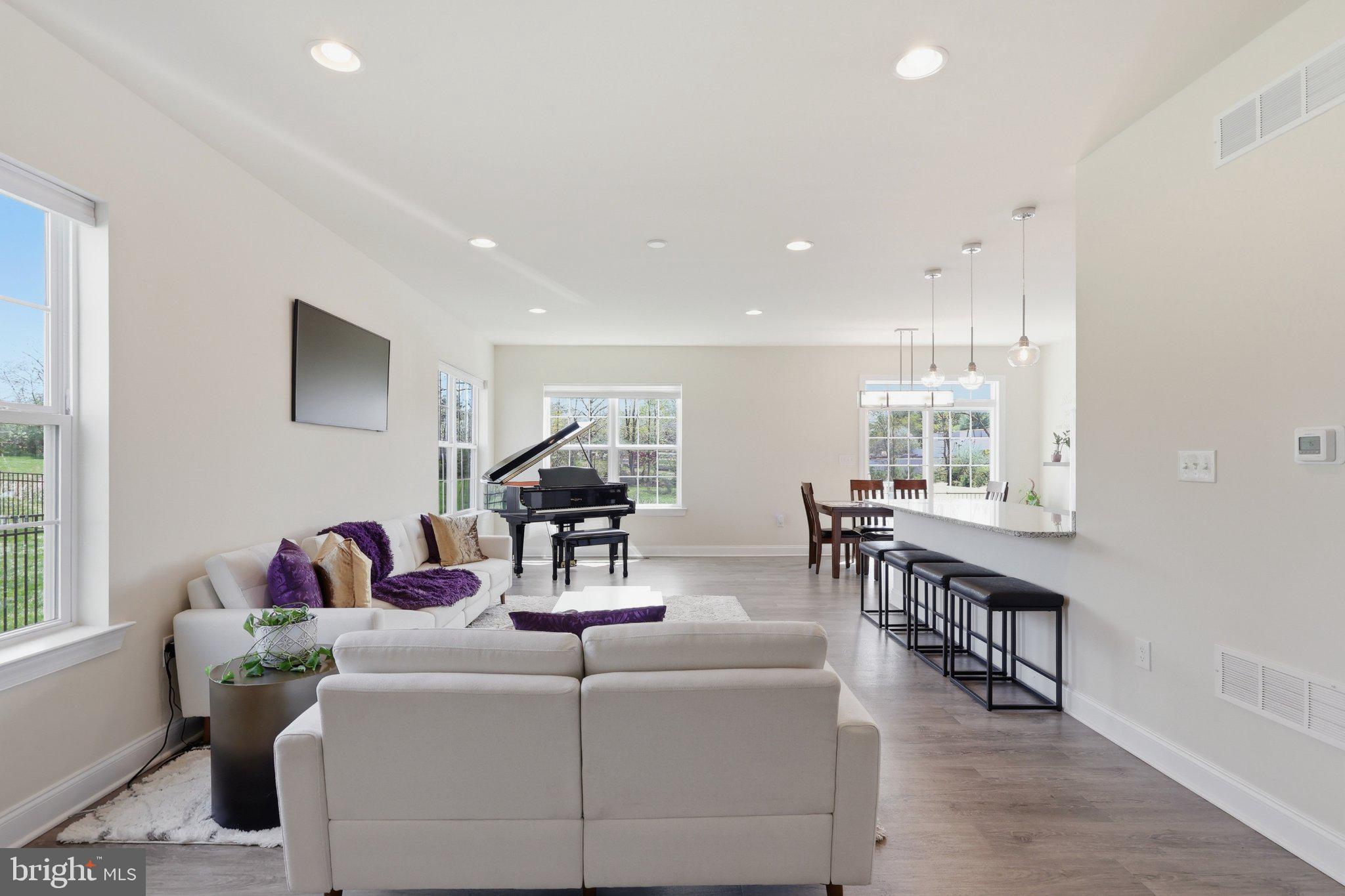 MAINLAND POINTE 1 - Residential