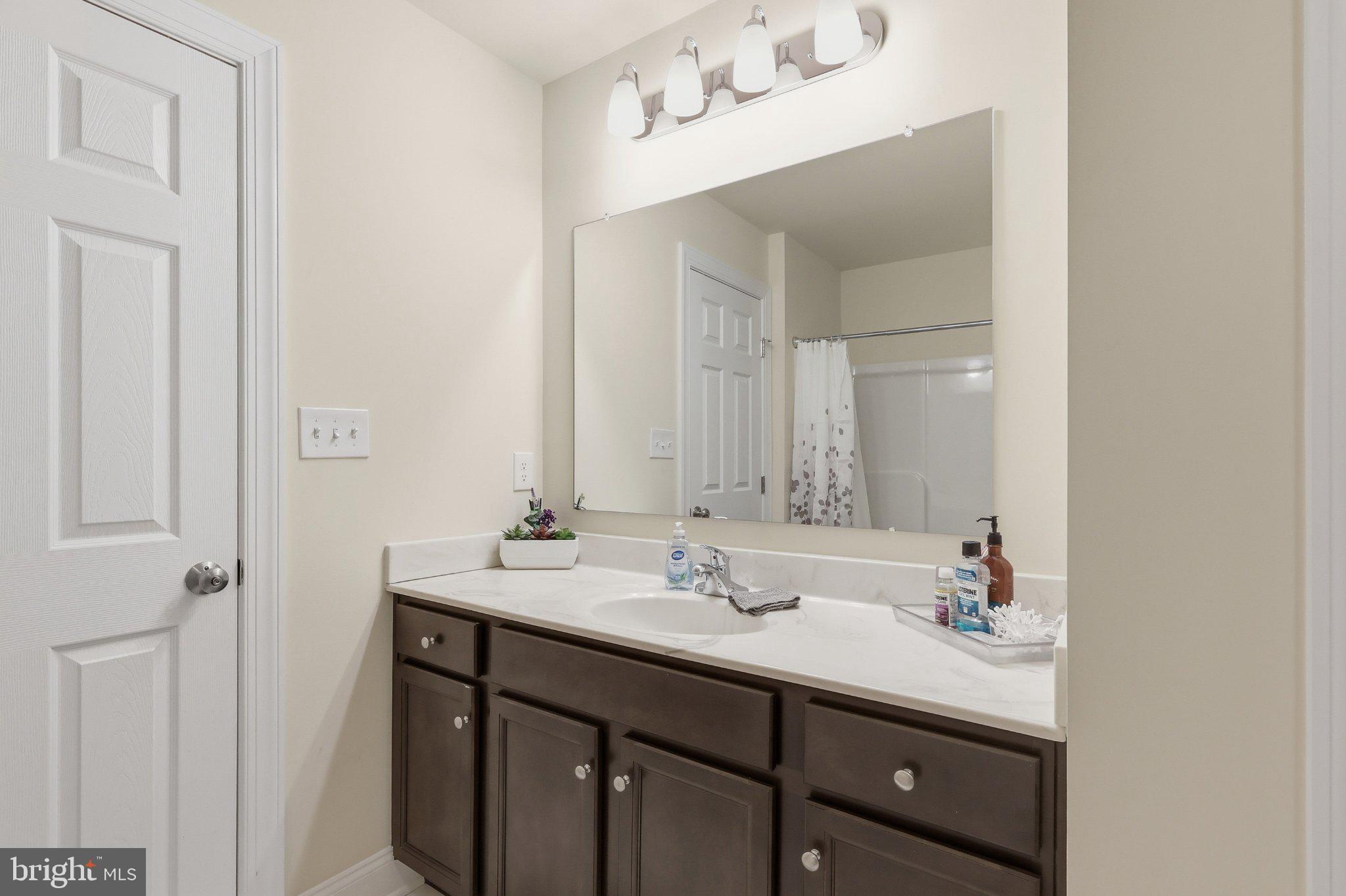 MAINLAND POINTE 1 - Residential