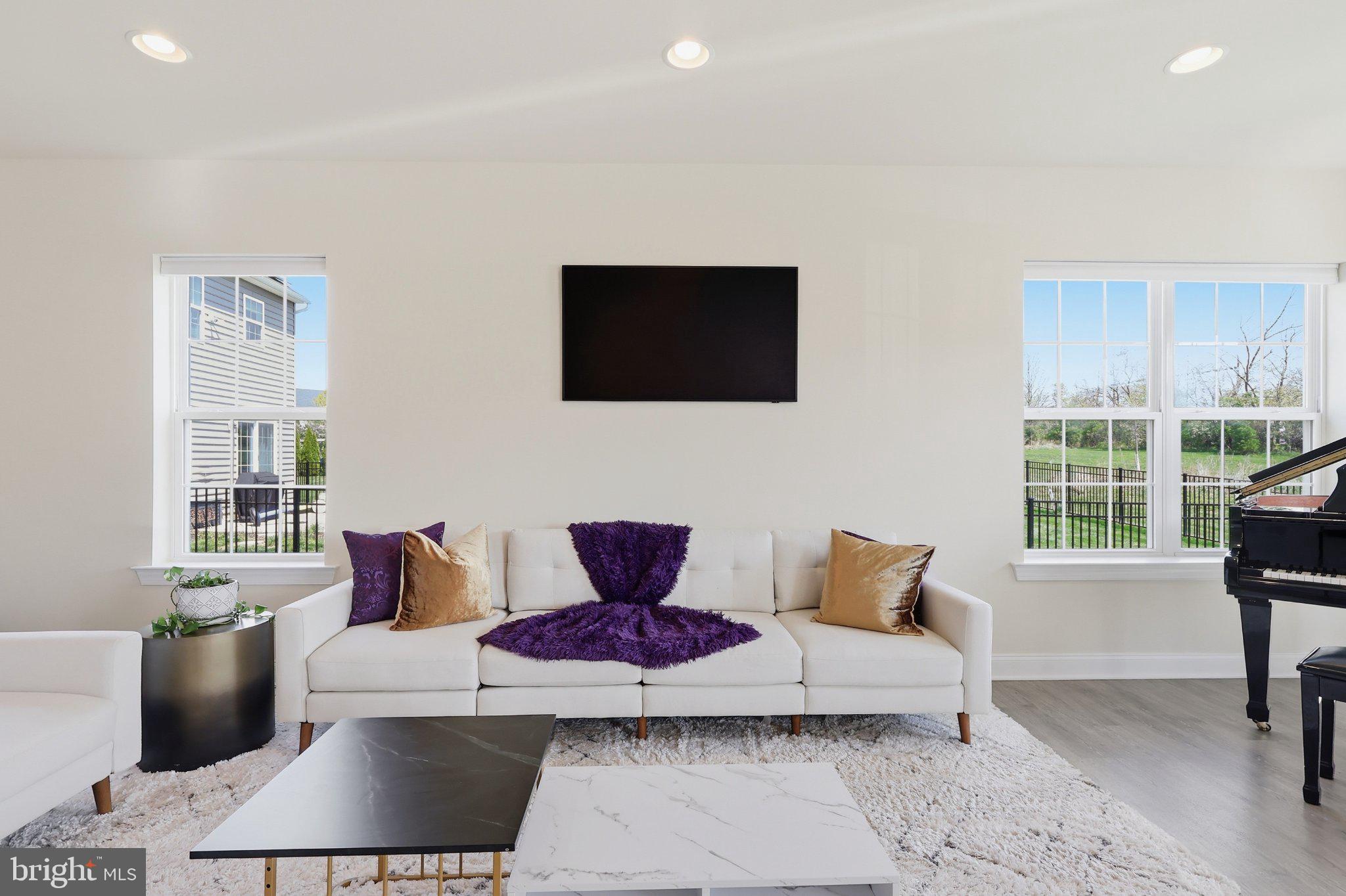 MAINLAND POINTE 1 - Residential