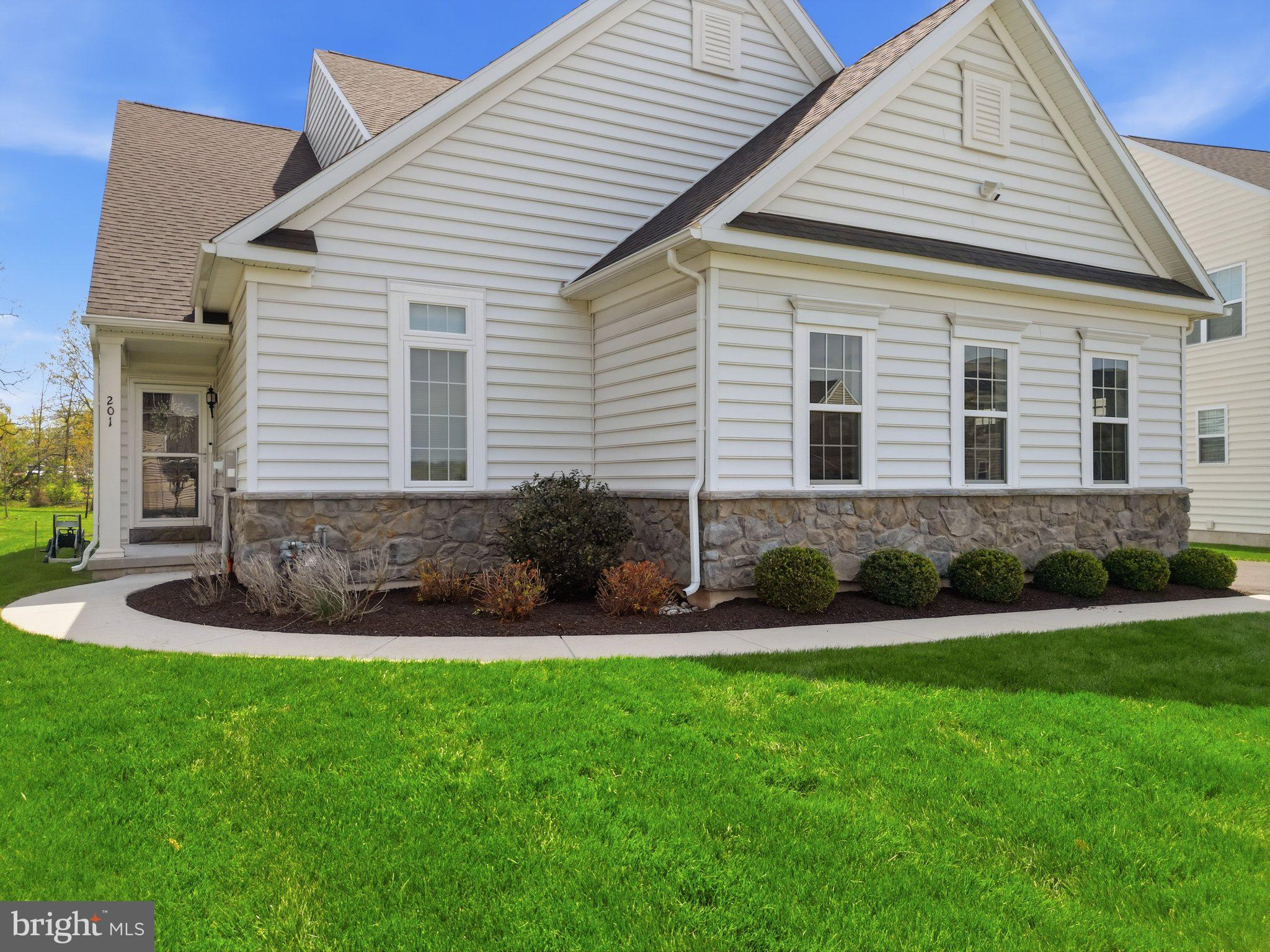 MAINLAND POINTE 1 - Residential