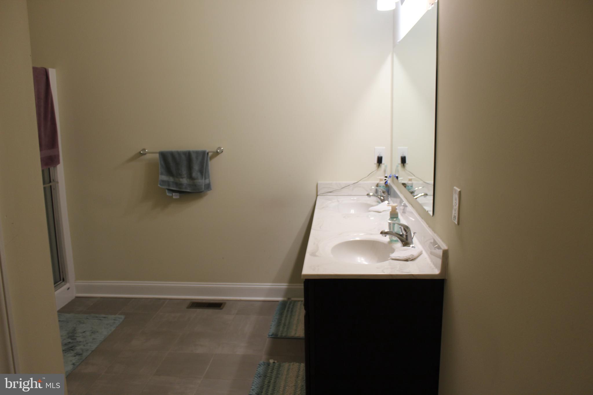 MAINLAND POINTE 1 - Residential