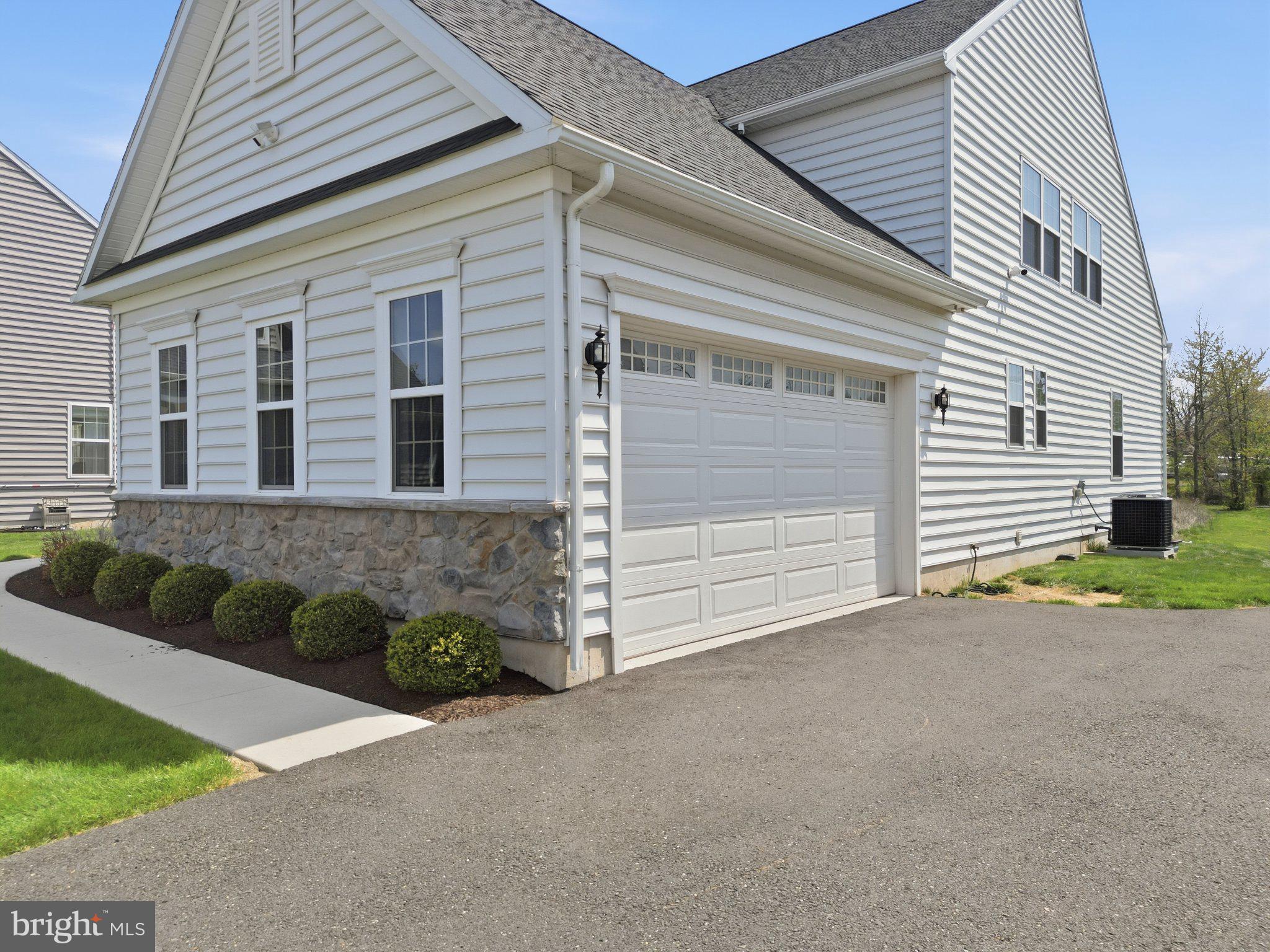 MAINLAND POINTE 1 - Residential