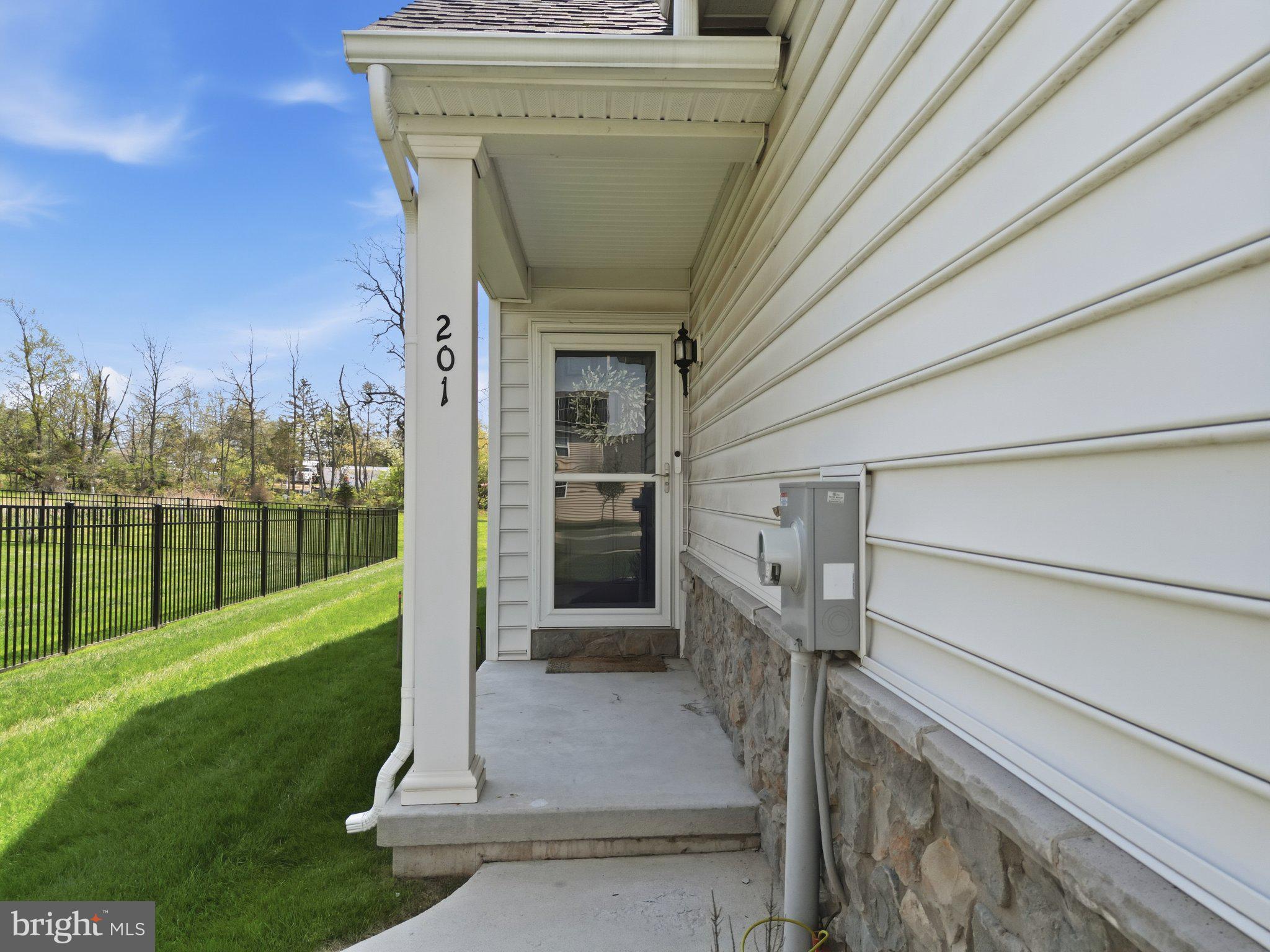 MAINLAND POINTE 1 - Residential