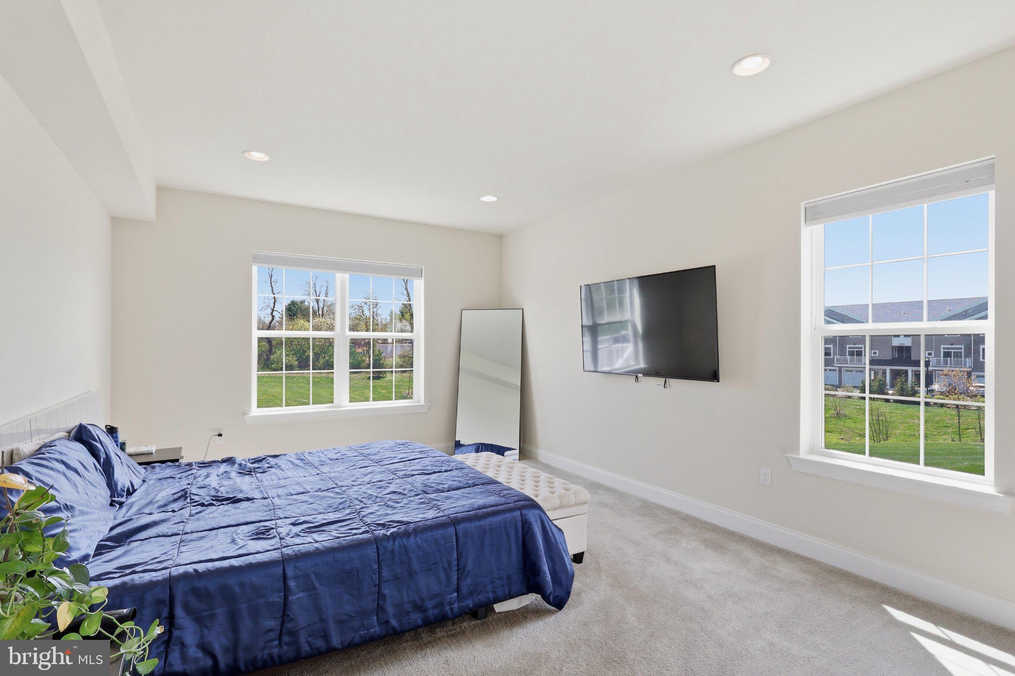 MAINLAND POINTE 1 - Residential