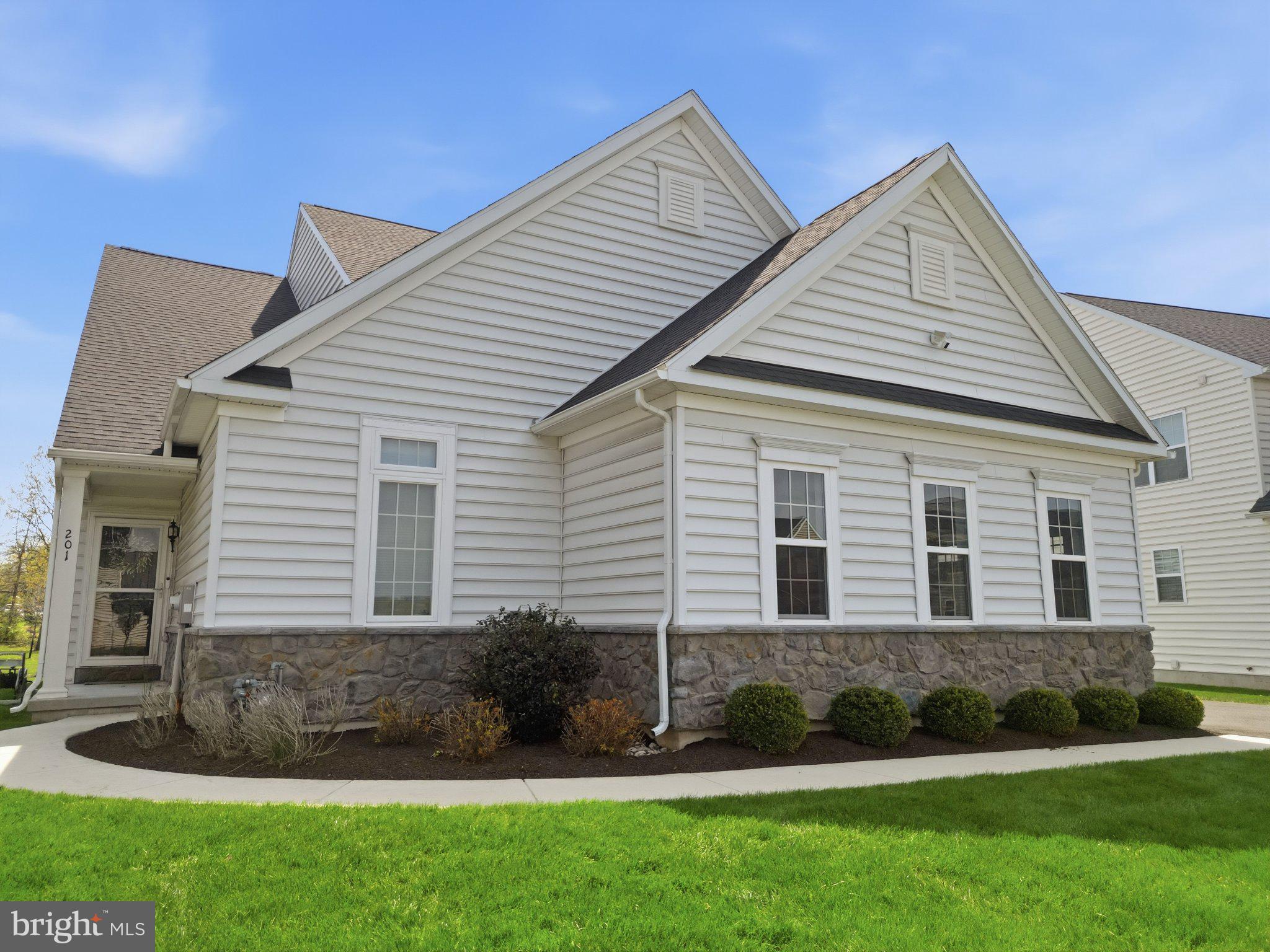 MAINLAND POINTE 1 - Residential