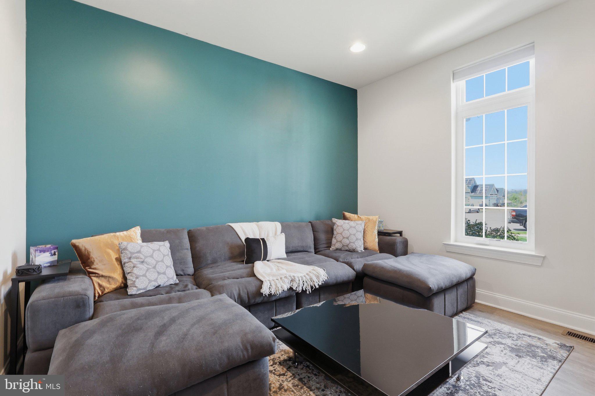 MAINLAND POINTE 1 - Residential