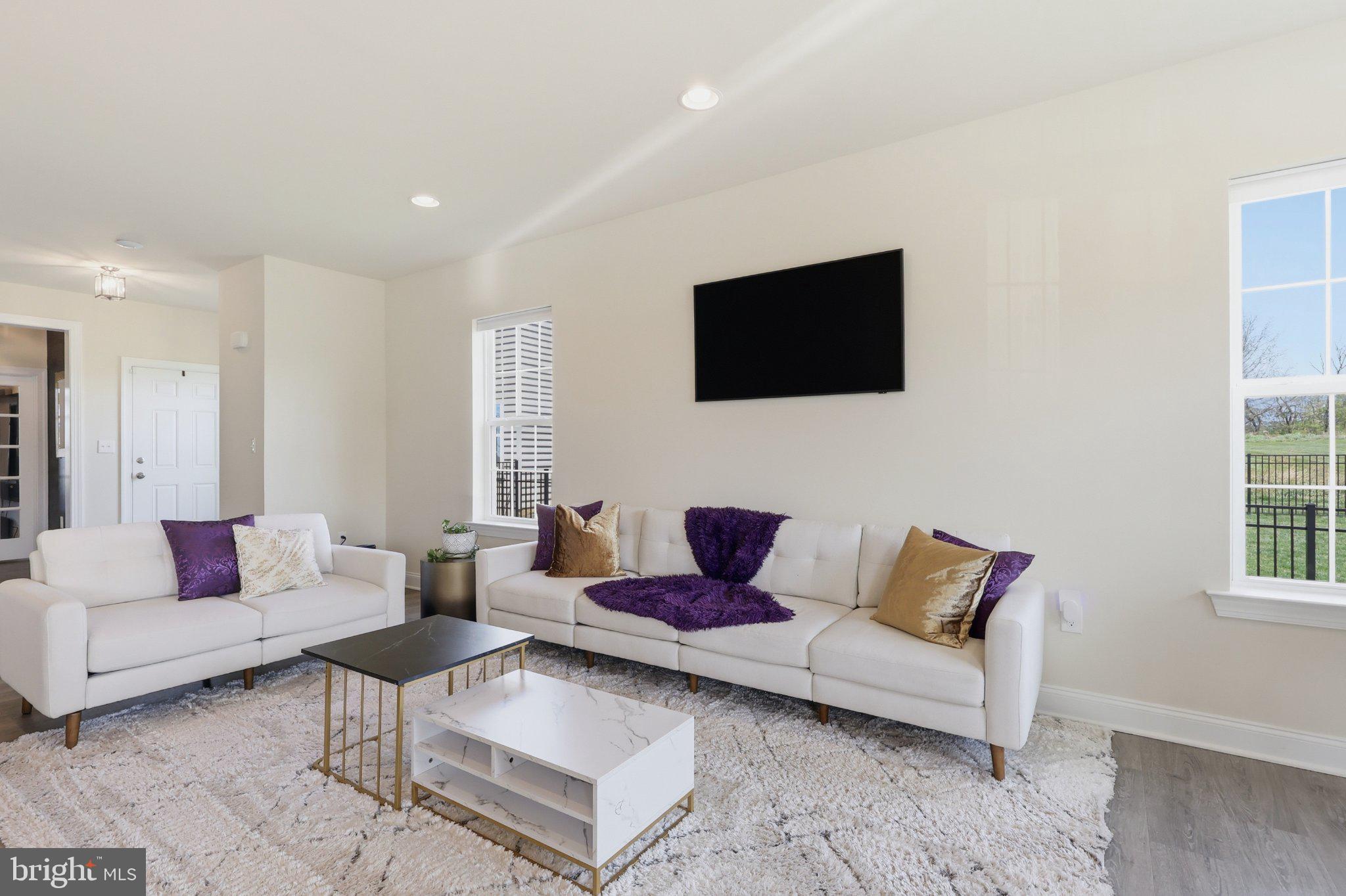 MAINLAND POINTE 1 - Residential