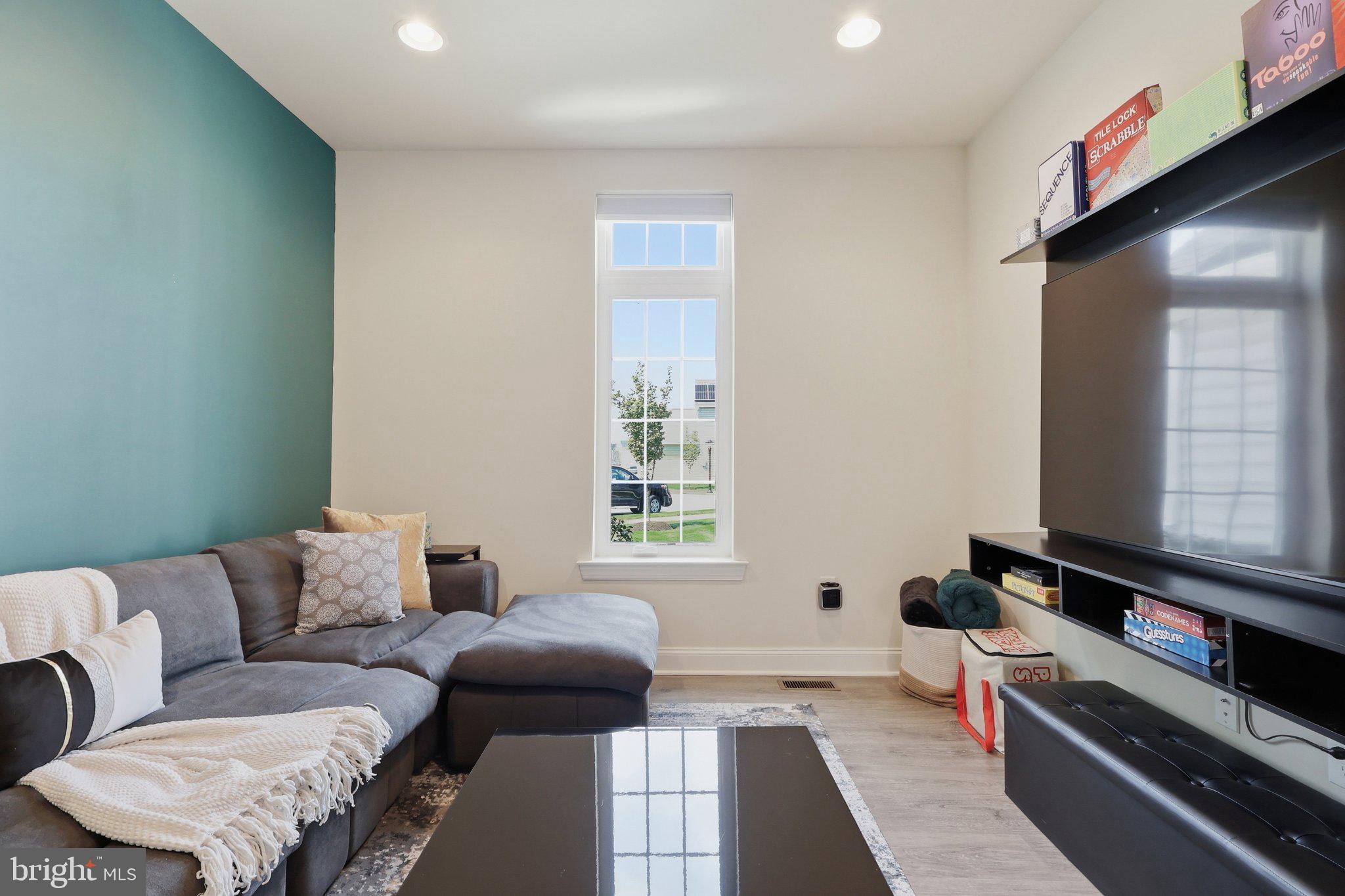 MAINLAND POINTE 1 - Residential