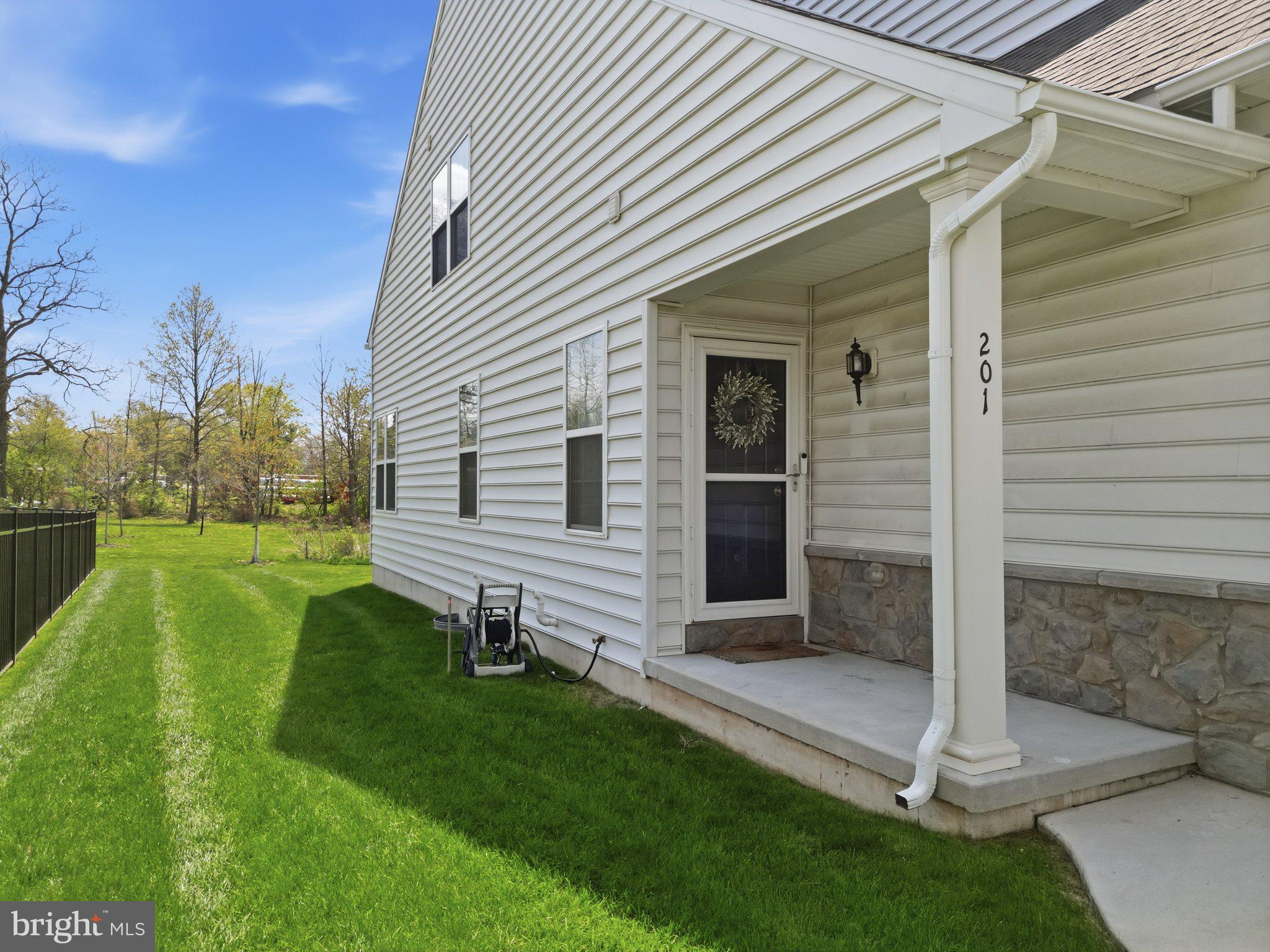 MAINLAND POINTE 1 - Residential