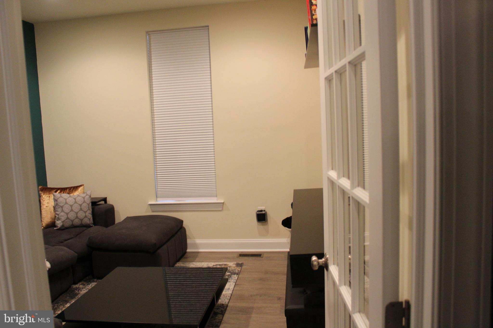 MAINLAND POINTE 1 - Residential