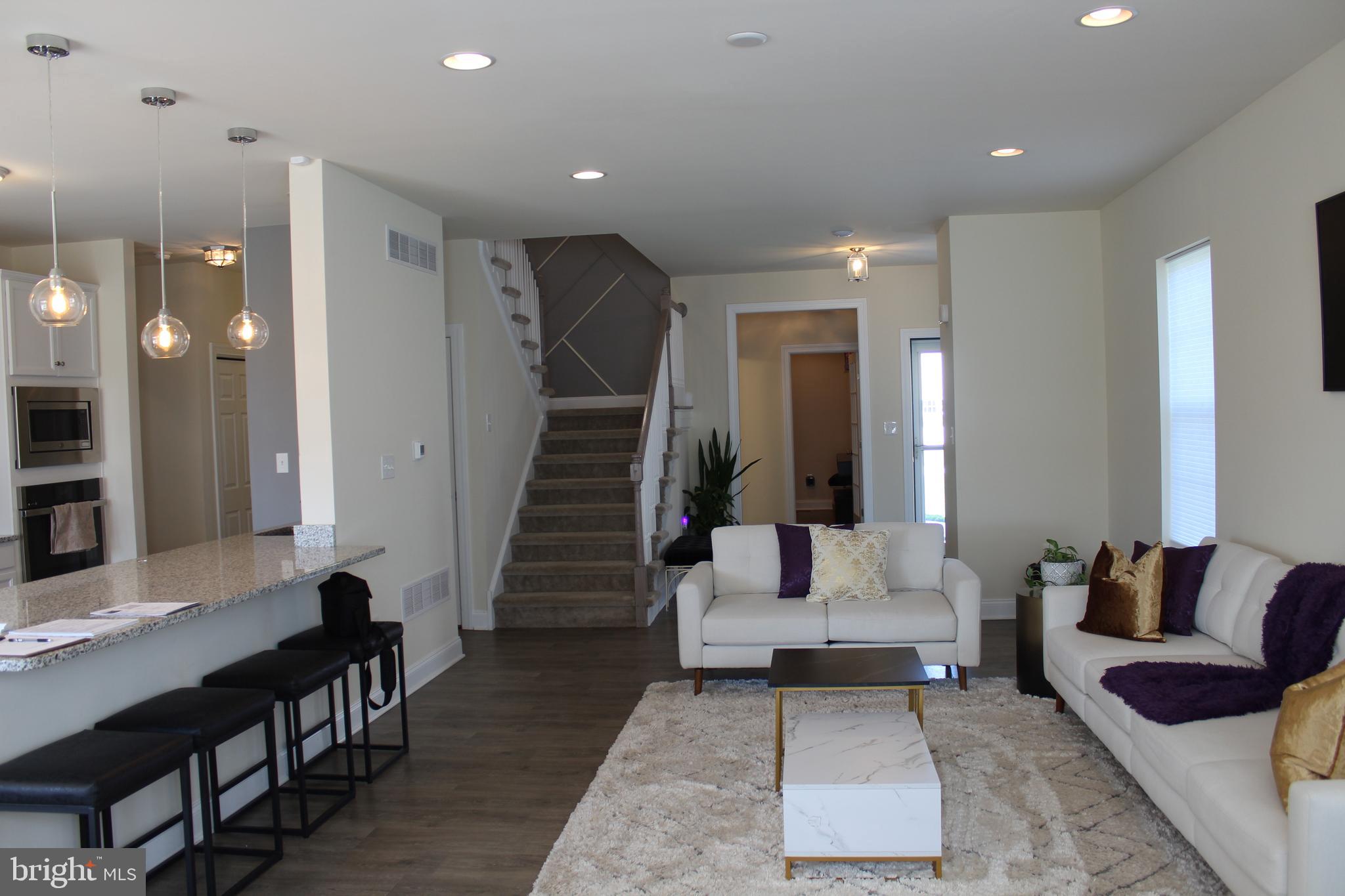 MAINLAND POINTE 1 - Residential