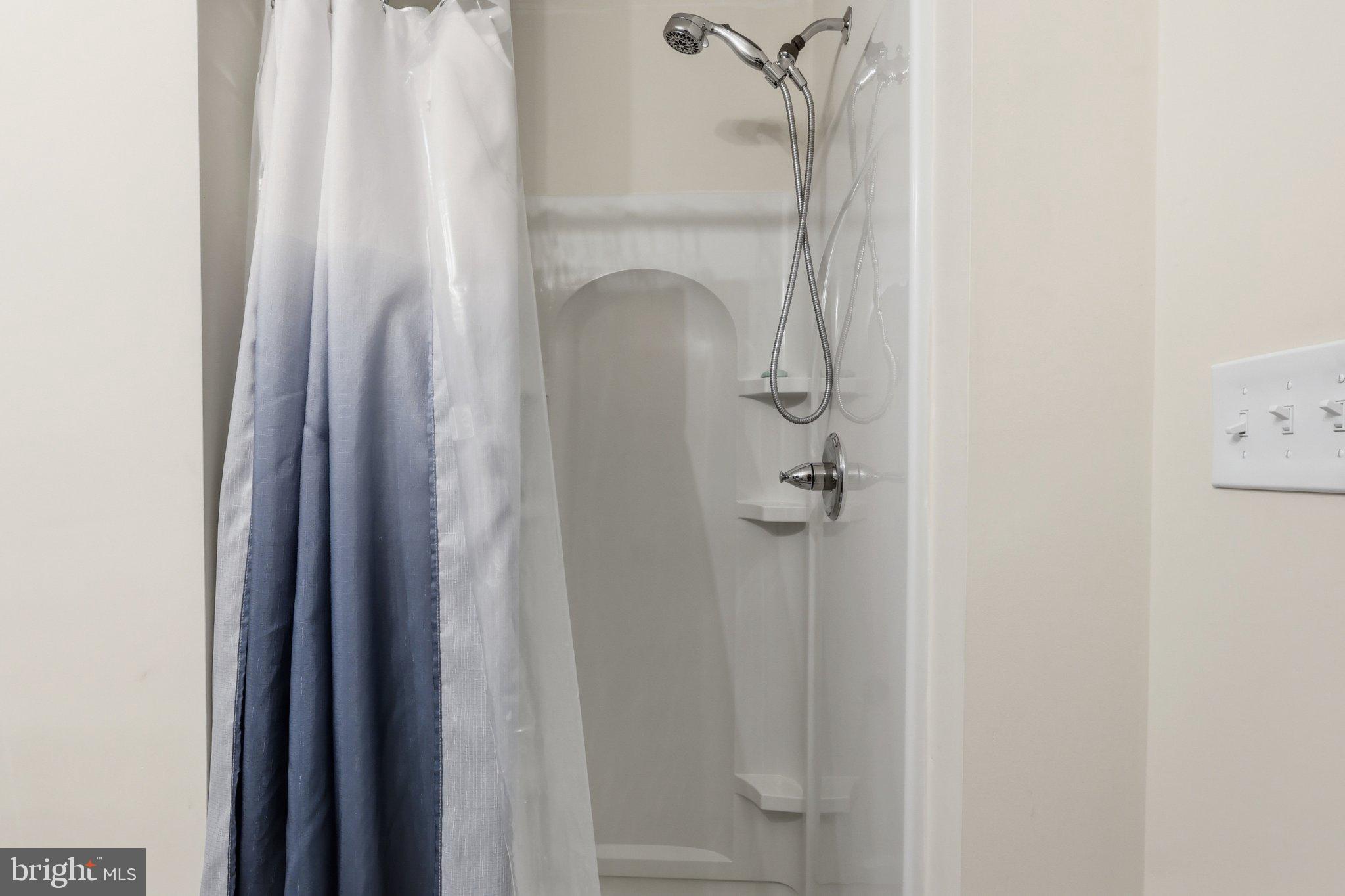 MAINLAND POINTE 1 - Residential