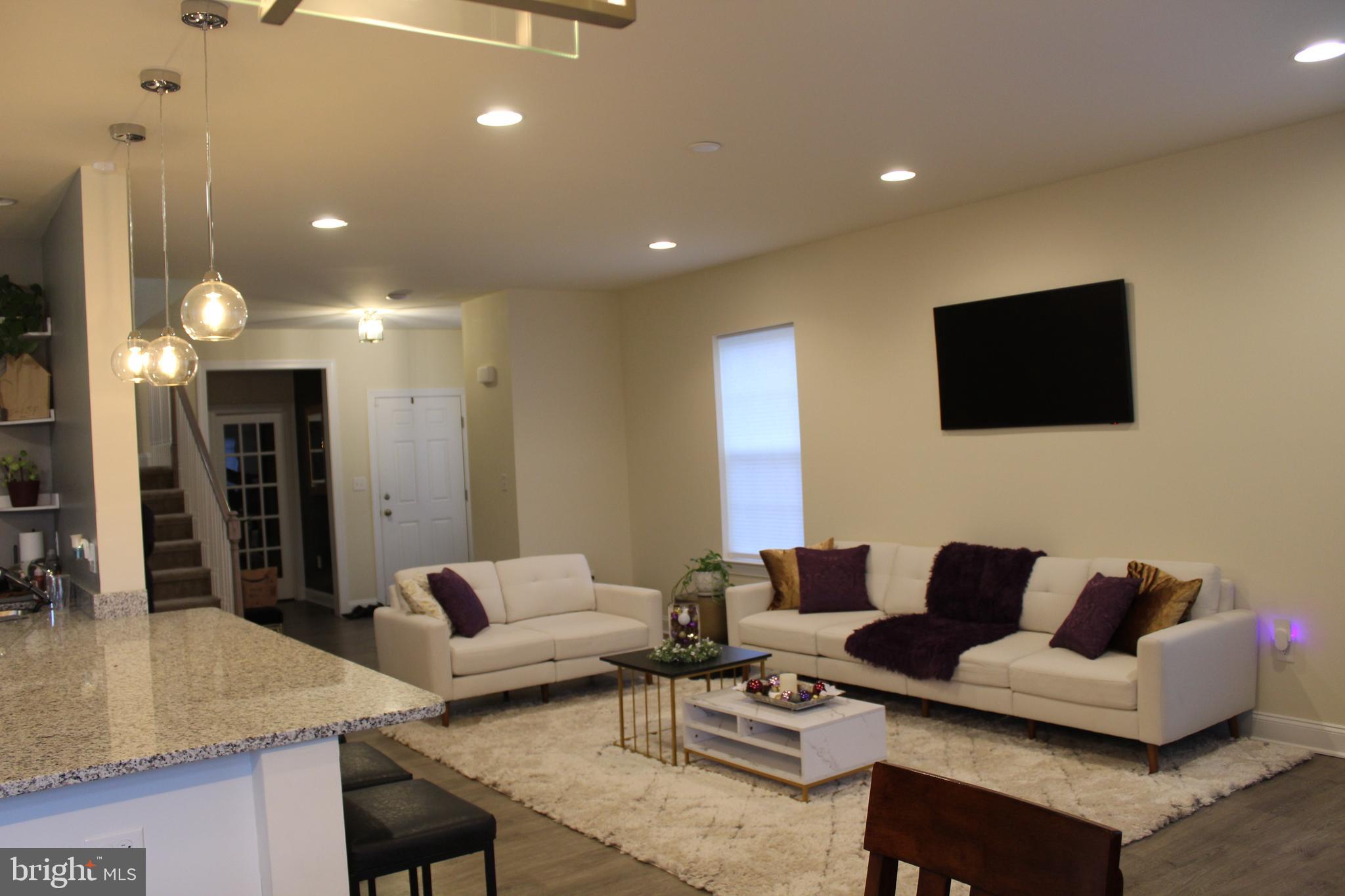 MAINLAND POINTE 1 - Residential