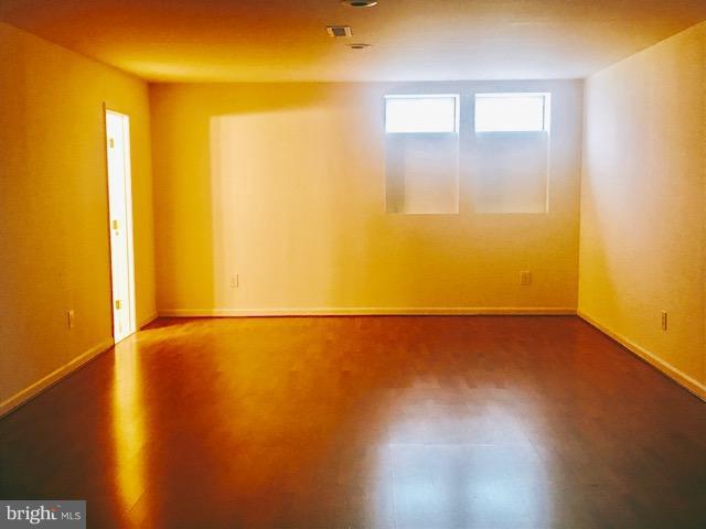 KING FARM BAILEYS COMMON - Residential Lease