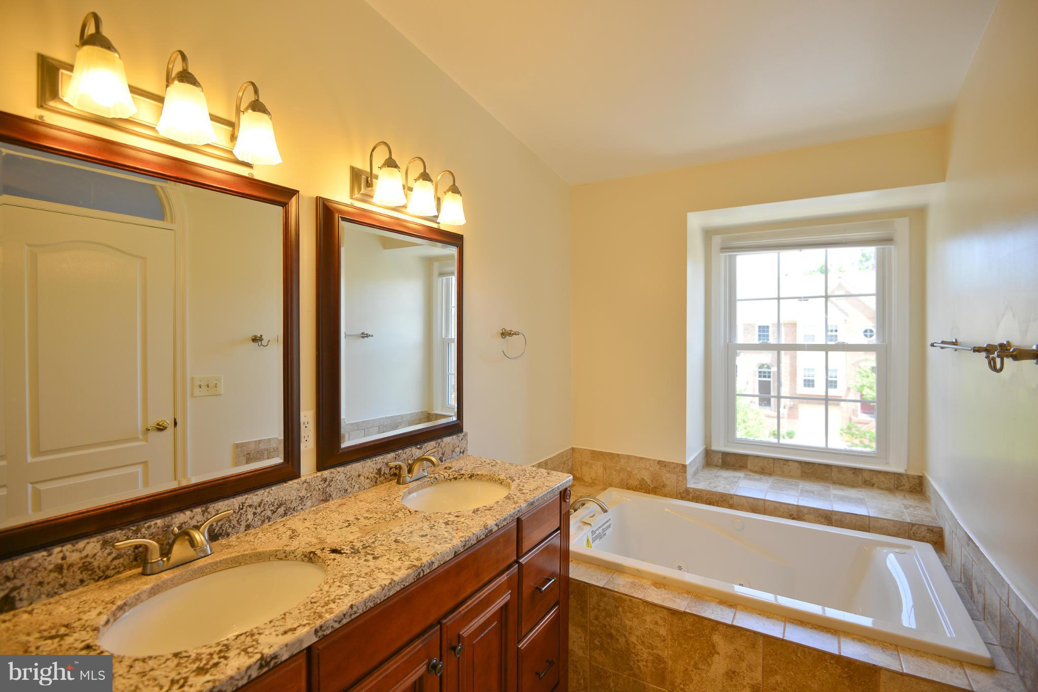 MERRY OAKS - Residential