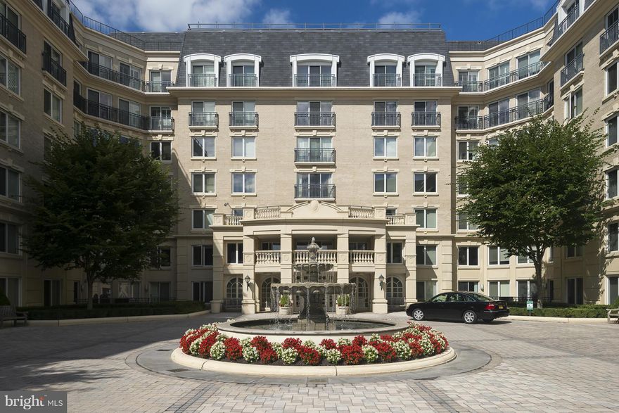 Penthouse unit in high end condo building w/ stunning views of the courtyard.  2BR/ 2BA.  Master suite with double vanities, walk in closet, neutral colors throughout. Rent includes all the luxury amenities of Park Place including concierge, library, club-room with billiards, fitness center, lounge/TV room, outdoor pools, gas and water utilities.  Includes private parking space & storage unit.