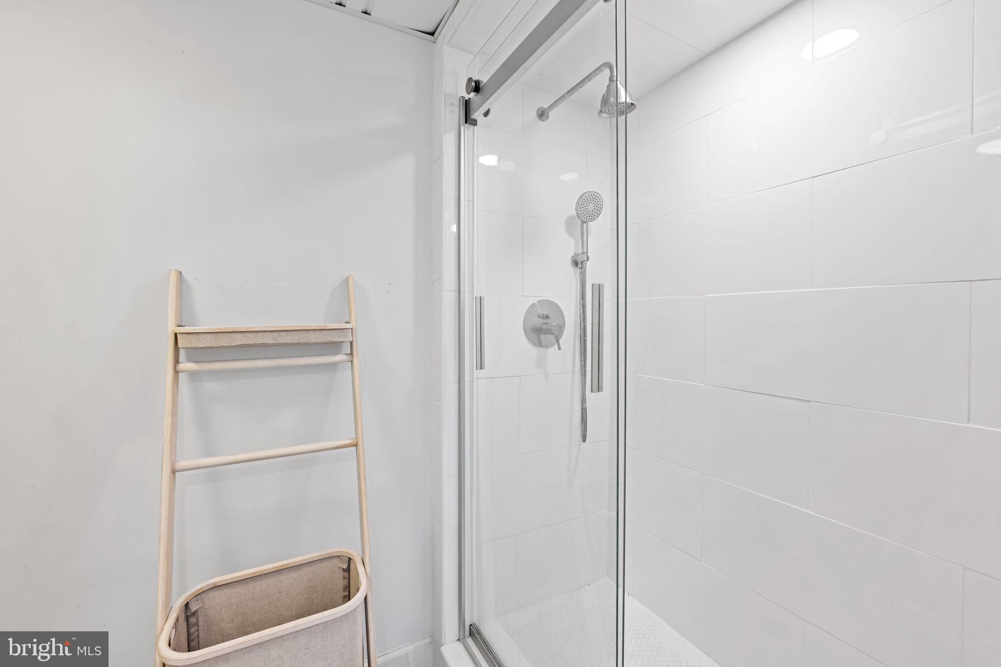 NOTTINGHAM WOODS - Residential Lease