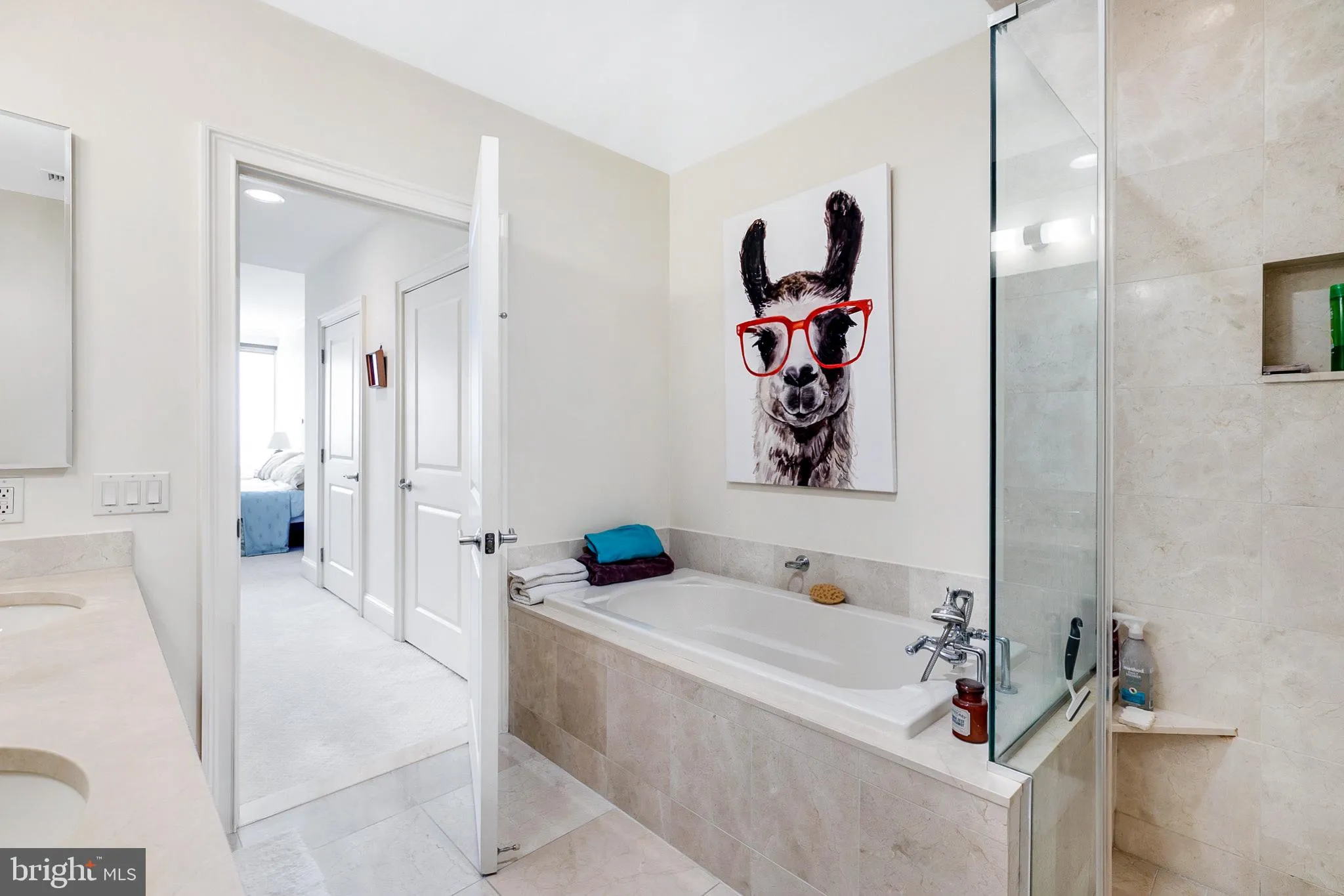 Philadelphia, Pennsylvania 19102, United States, 2 Bedrooms Bedrooms, ,2 BathroomsBathrooms,Residential,Active,78116