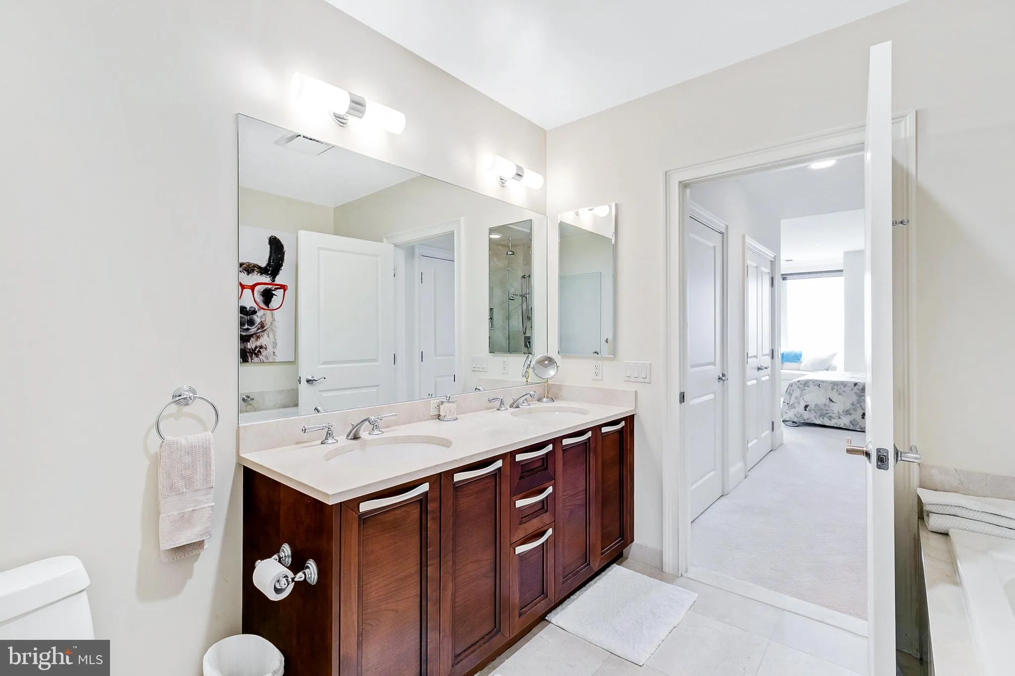 Philadelphia, Pennsylvania 19102, United States, 2 Bedrooms Bedrooms, ,2 BathroomsBathrooms,Residential,Active,78116