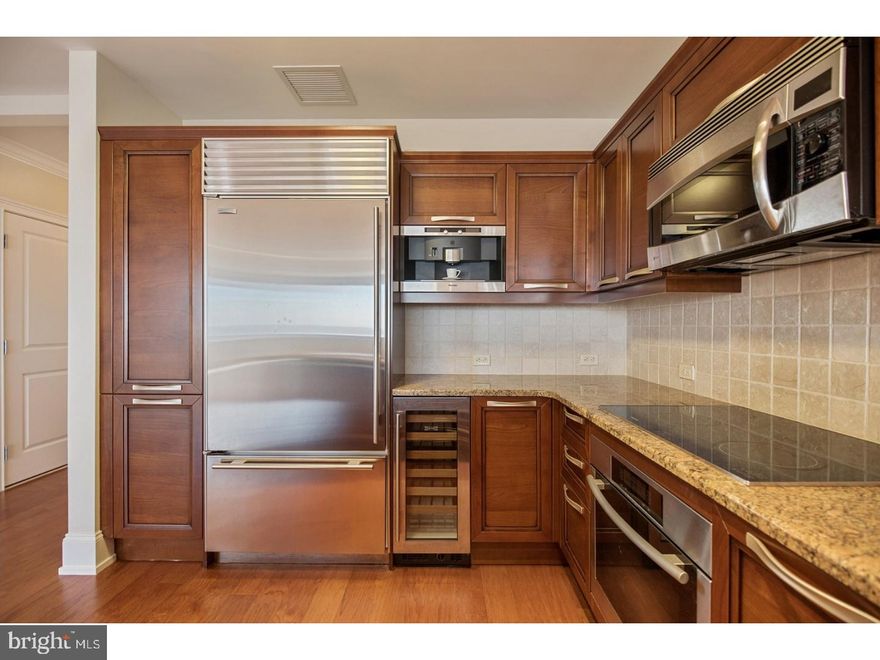 Enjoy luxury living from this beautiful two bedroom, two bath condo at Two Liberty. this residence is in the center of it all with fine dining, cultural destinations, and exciting nightlife all at your doorstep.