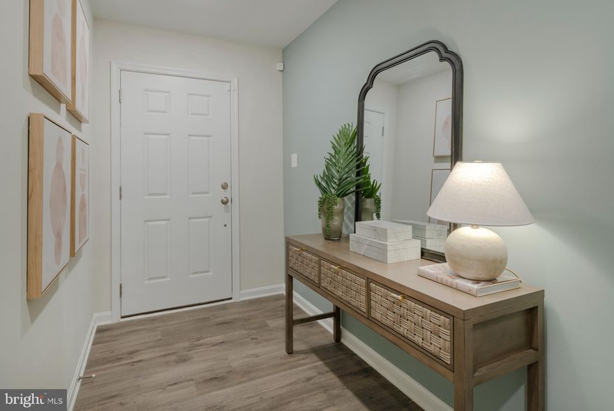 Last available end unit townhome!!!! New 3-level end unit townhome in sought-after Norborne Glebe! Spacious smart home with finished lower level rec room beautiful kitchen with stainless steel appliances and granite counter tops, and 3 pendent lights above the island, 1-car garage, washer/dryer package, spacious deck and more! Call our Lennar New Home Consultants to schedule a tour today. This home won't last long!
Delivery September-October 2023