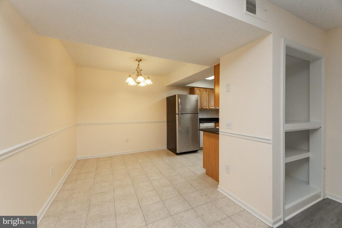 HUNTERS SQUARE - Residential Lease