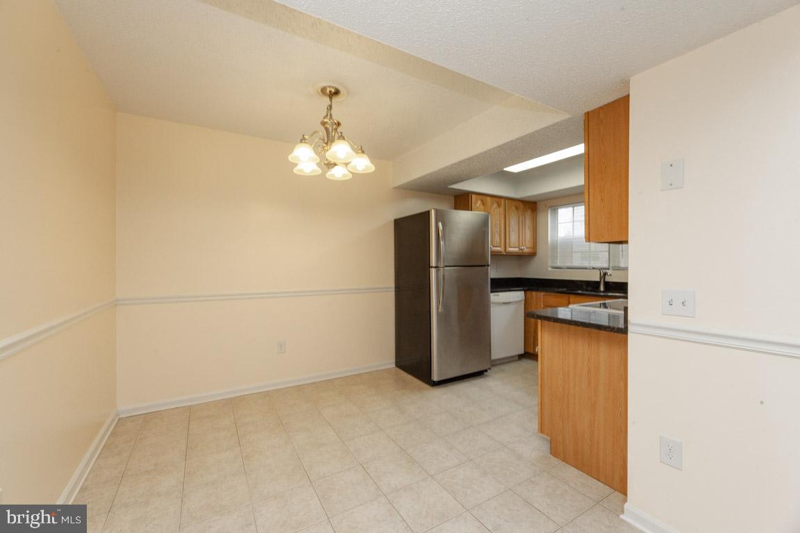 HUNTERS SQUARE - Residential Lease