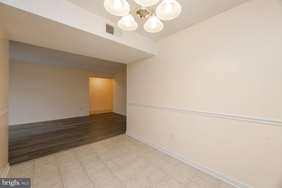 HUNTERS SQUARE - Residential Lease