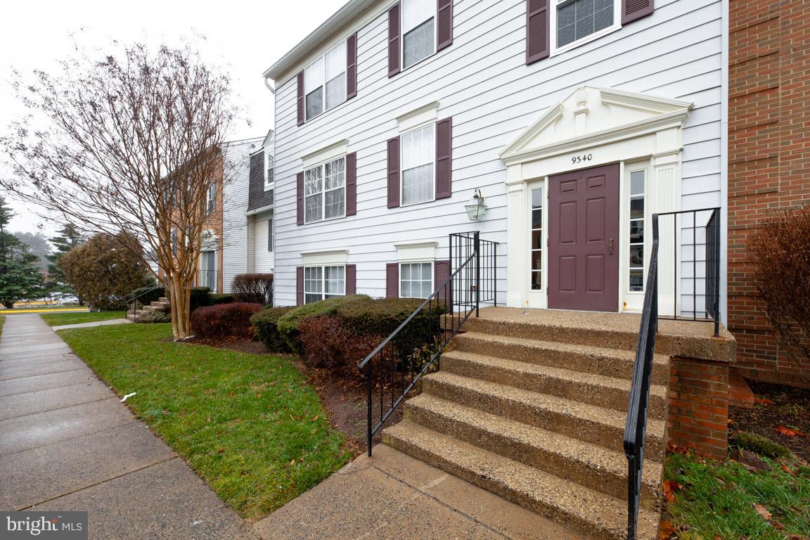 HUNTERS SQUARE - Residential Lease