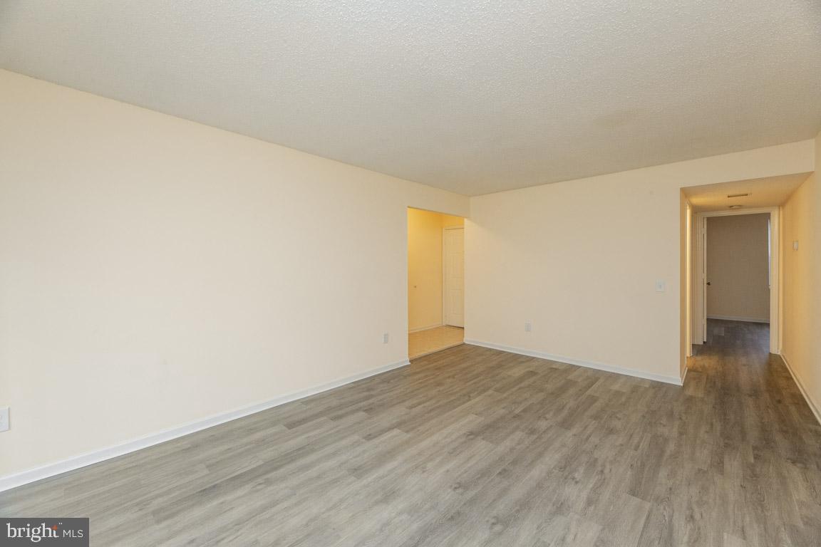 HUNTERS SQUARE - Residential Lease