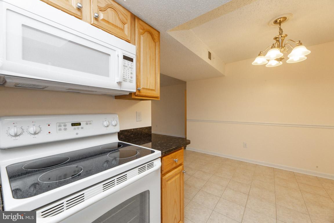 HUNTERS SQUARE - Residential Lease