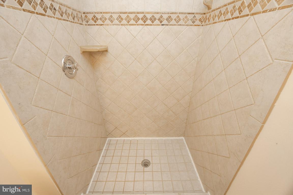 HUNTERS SQUARE - Residential Lease