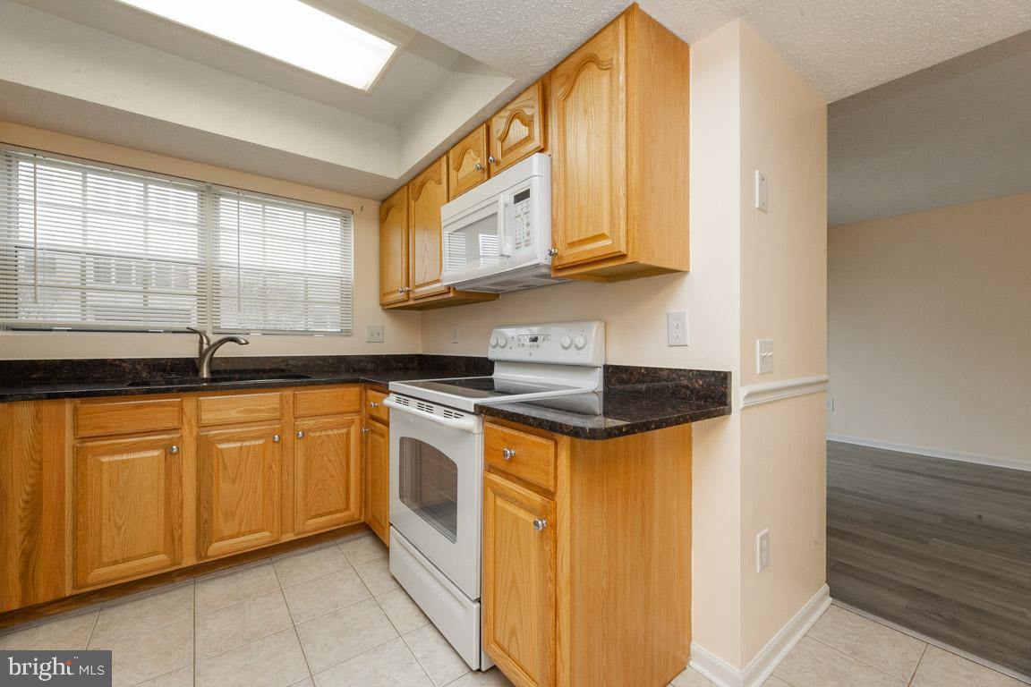 HUNTERS SQUARE - Residential Lease