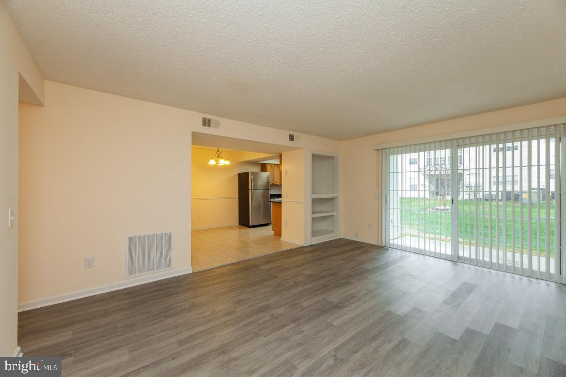 HUNTERS SQUARE - Residential Lease