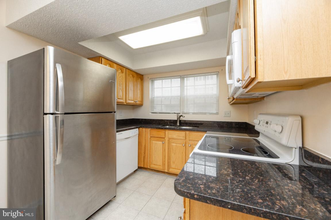 HUNTERS SQUARE - Residential Lease