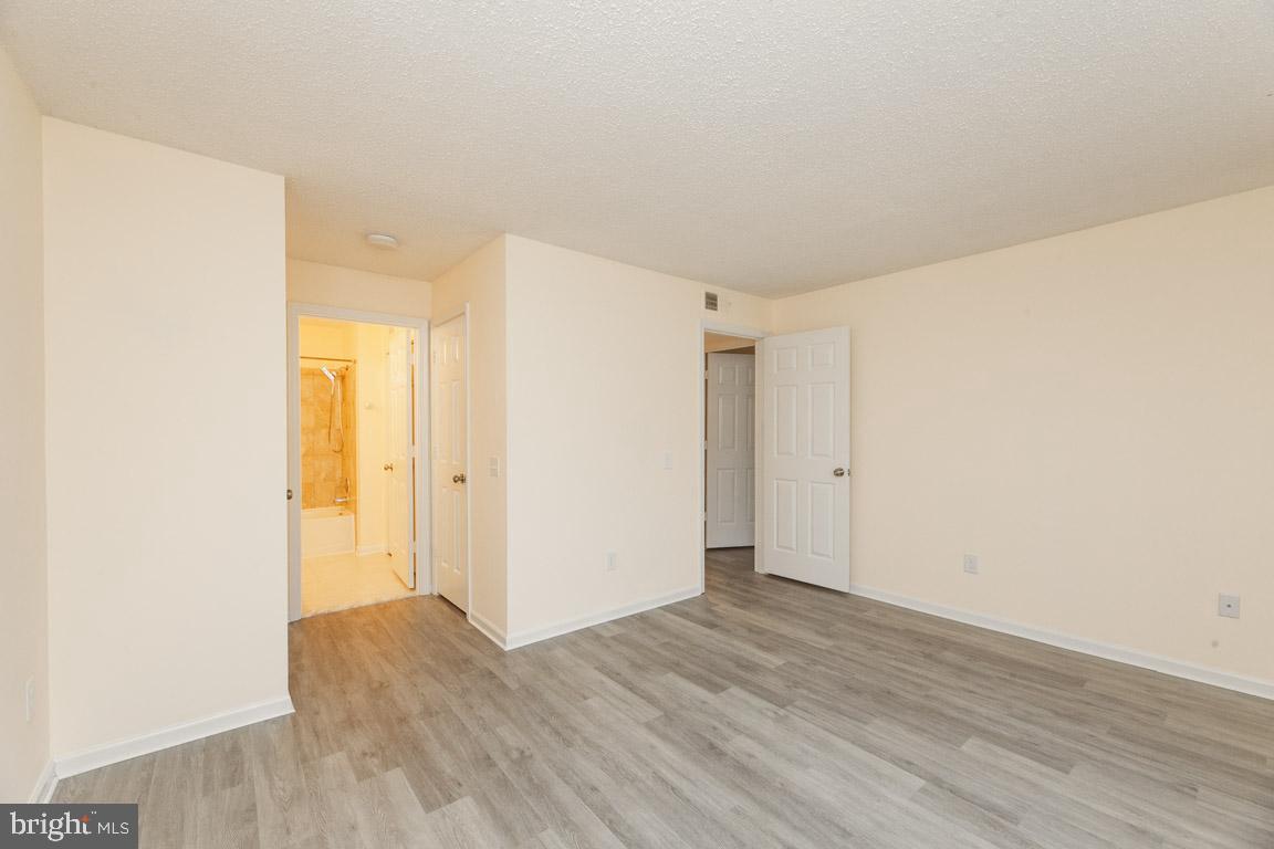 HUNTERS SQUARE - Residential Lease