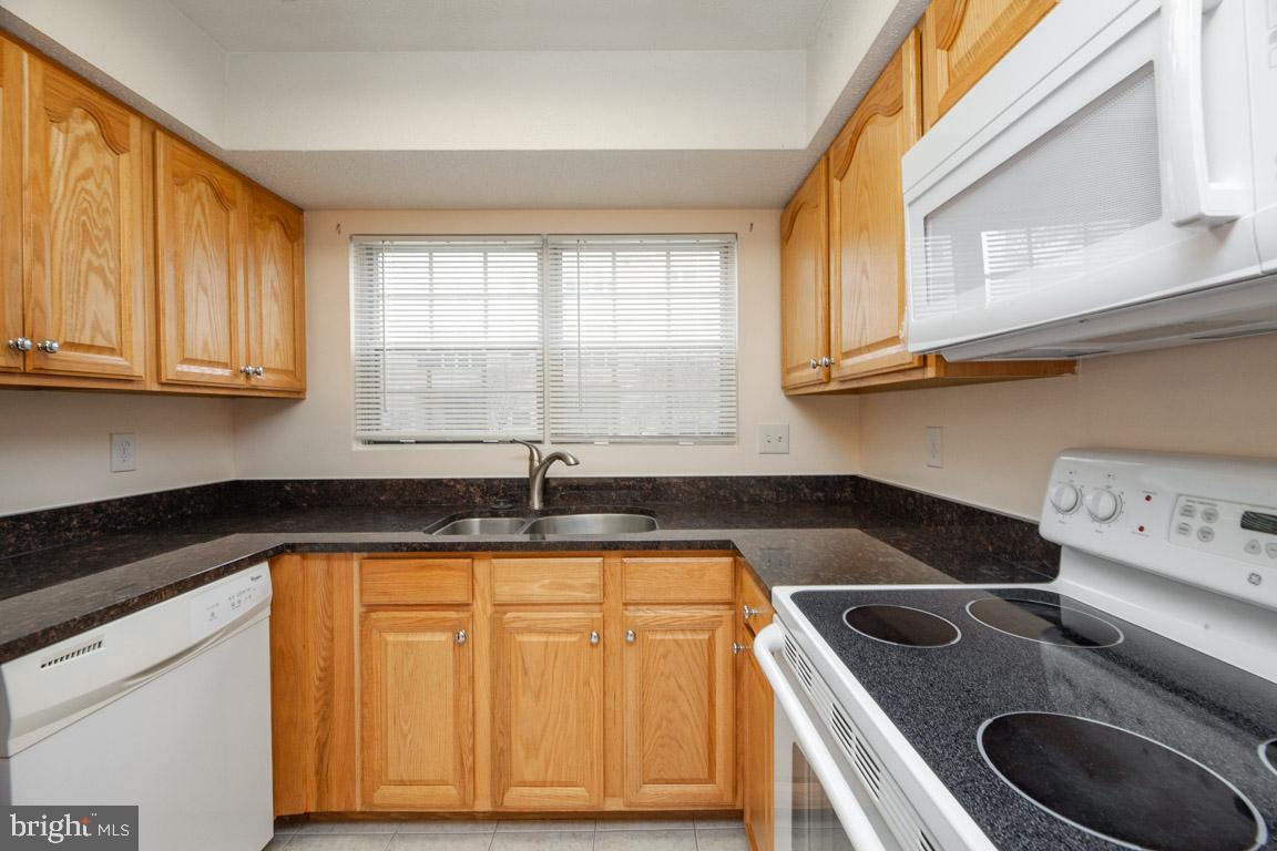 HUNTERS SQUARE - Residential Lease