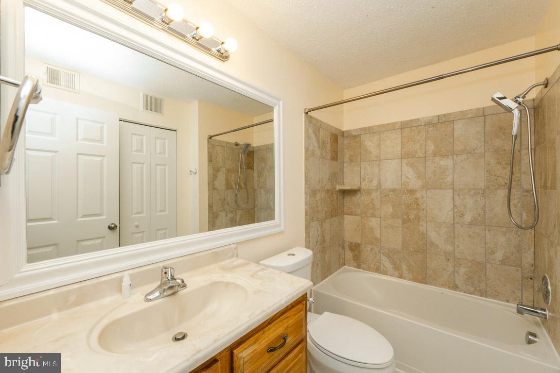 HUNTERS SQUARE - Residential Lease