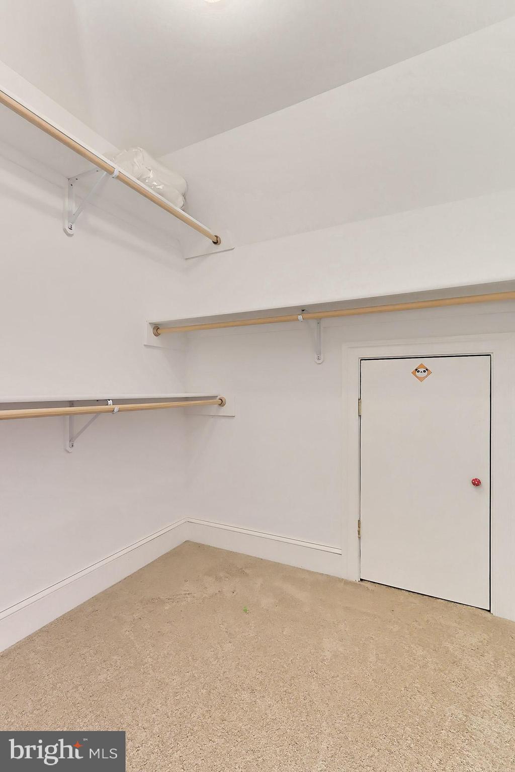 JEFFERSON RUN MANOR - Residential Lease