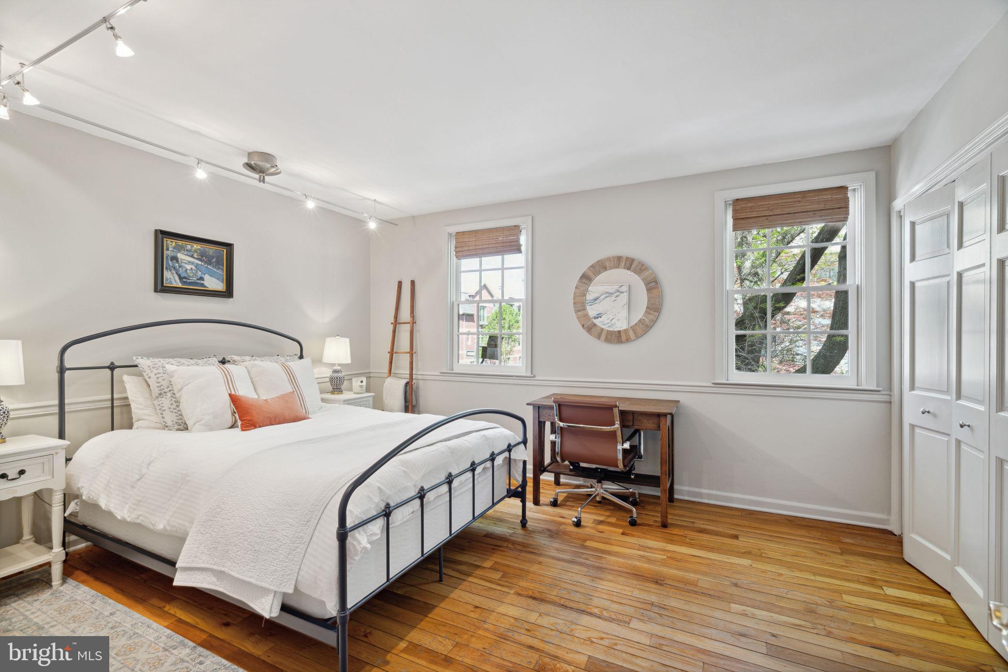 SOCIETY HILL - Residential