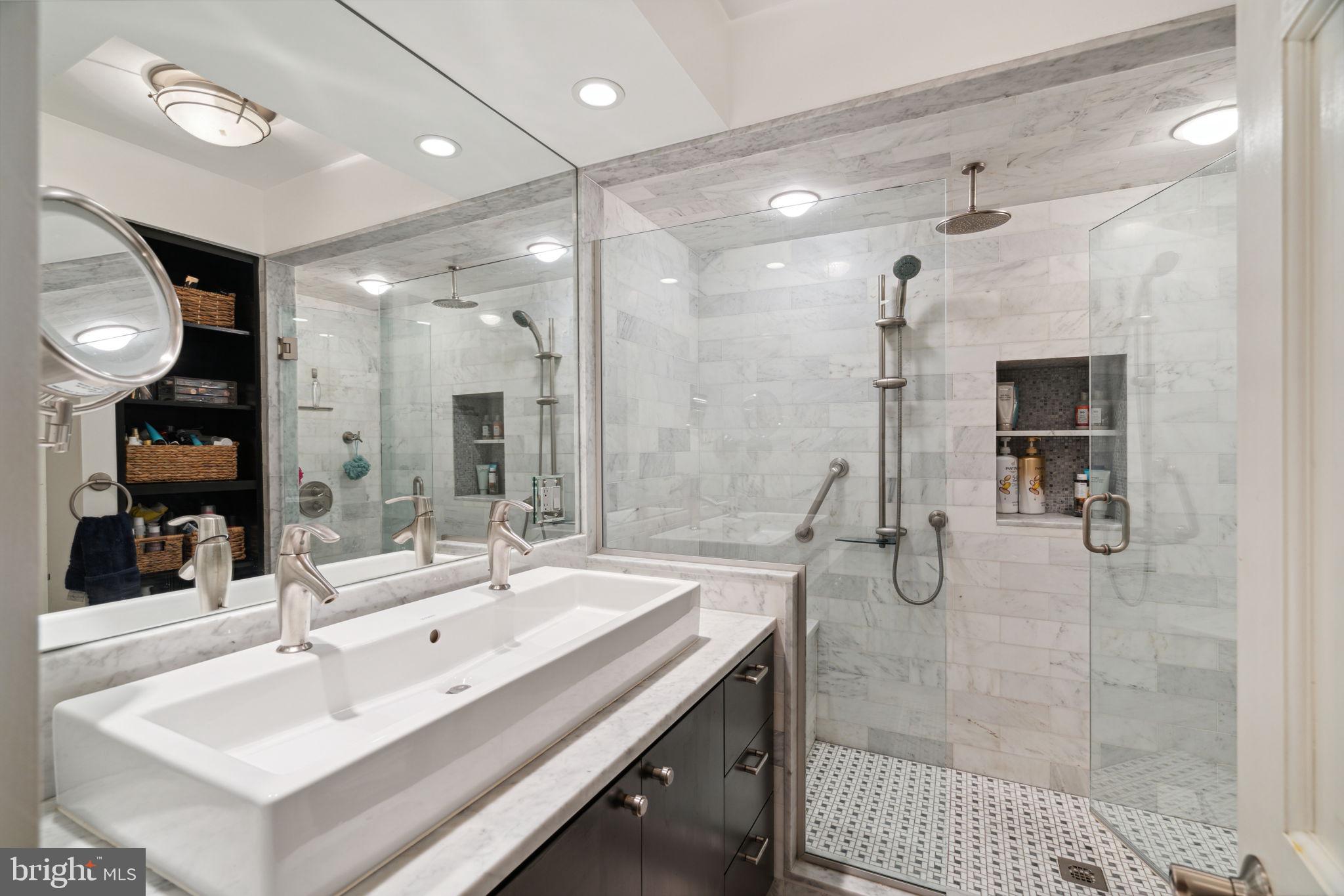 SOCIETY HILL - Residential