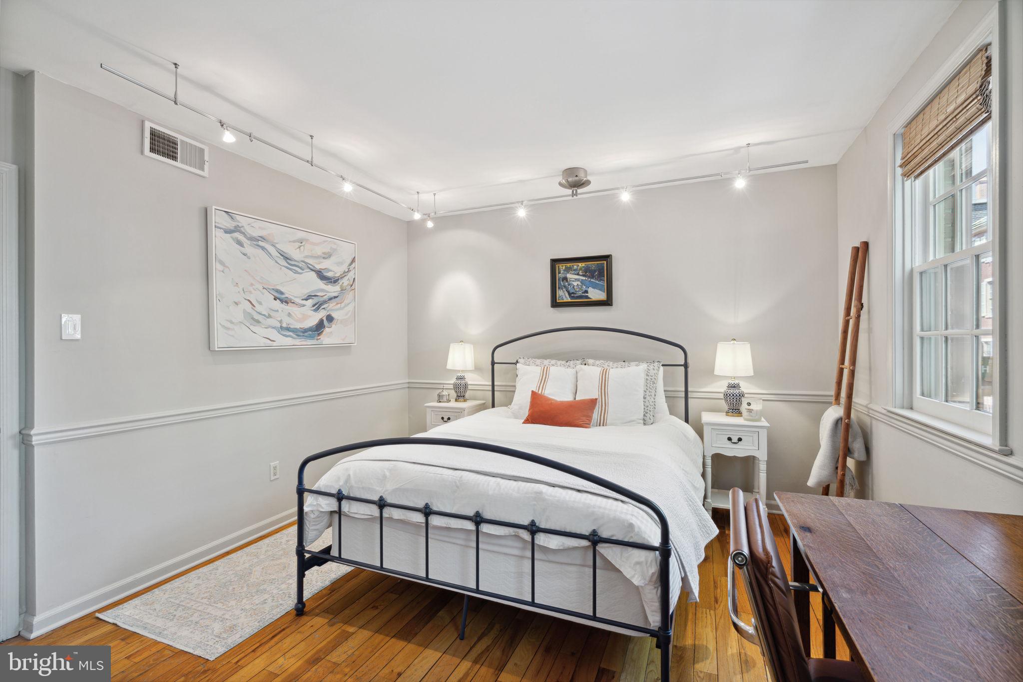 SOCIETY HILL - Residential