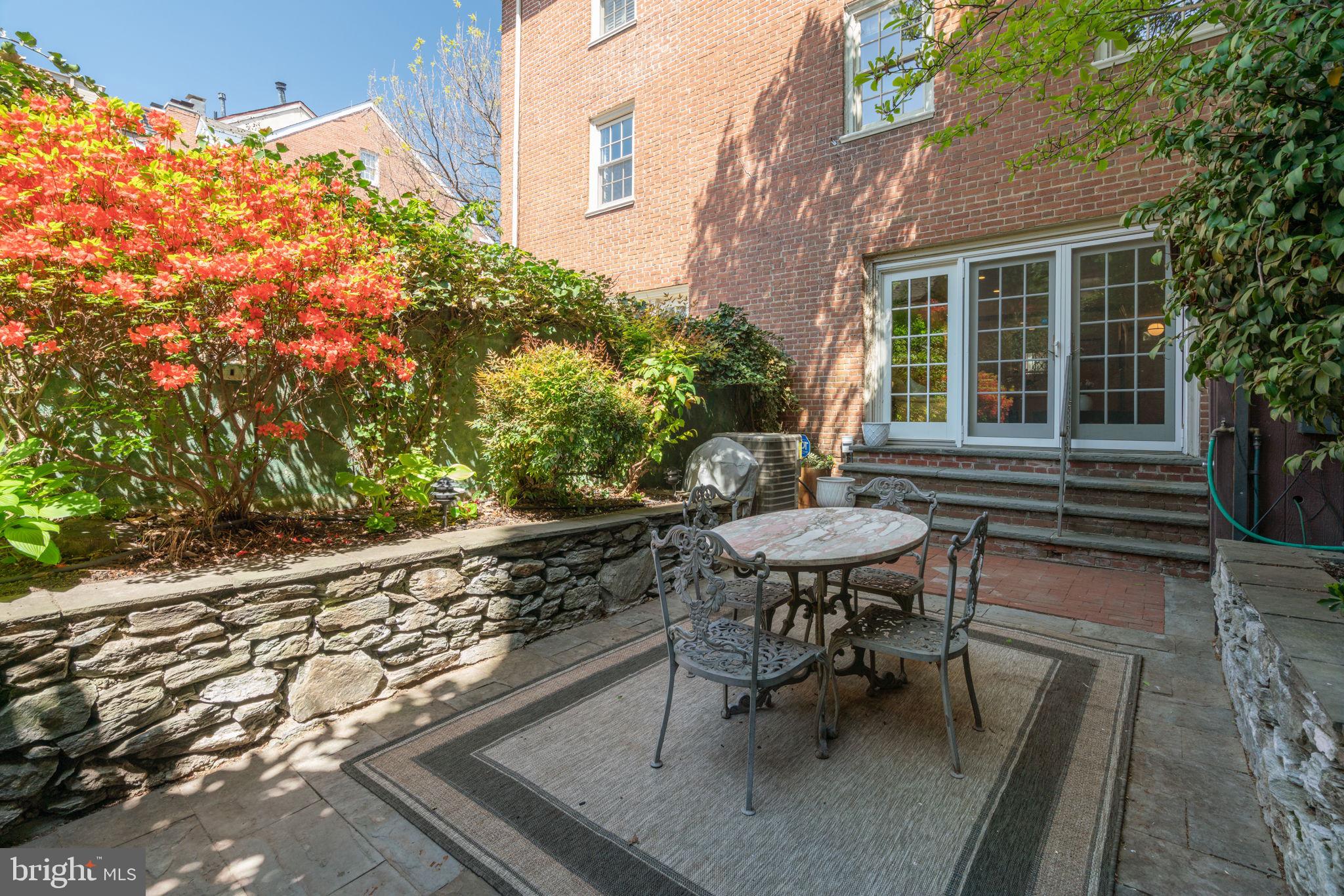 SOCIETY HILL - Residential