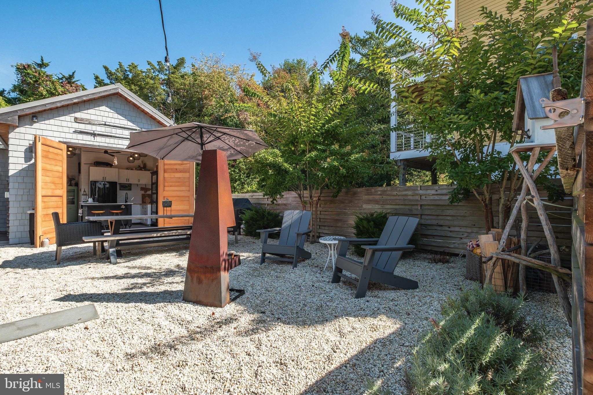 22 E 8TH STREET